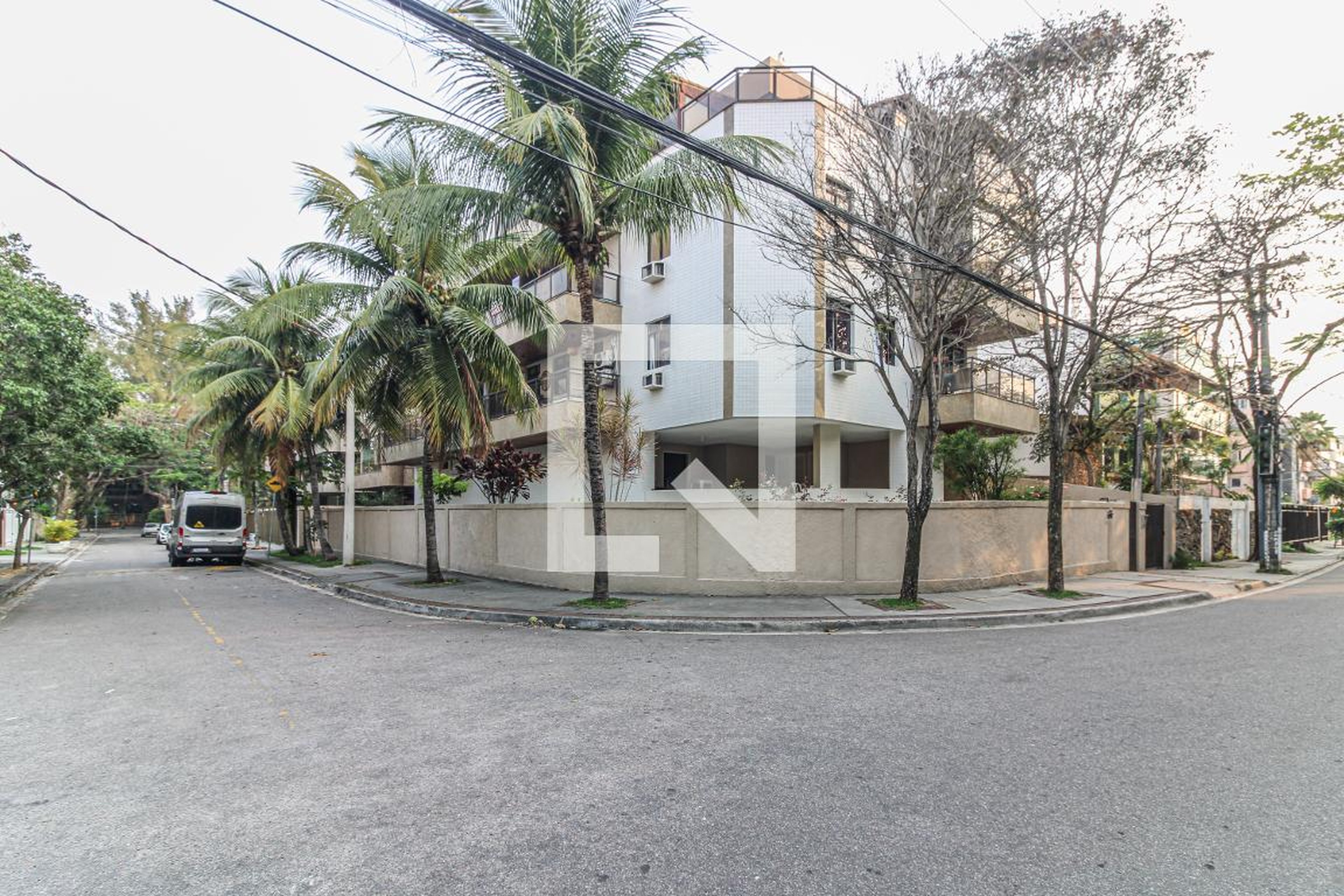 Fachada Condomínio em Rua Hugo Panasco Alvim, 99