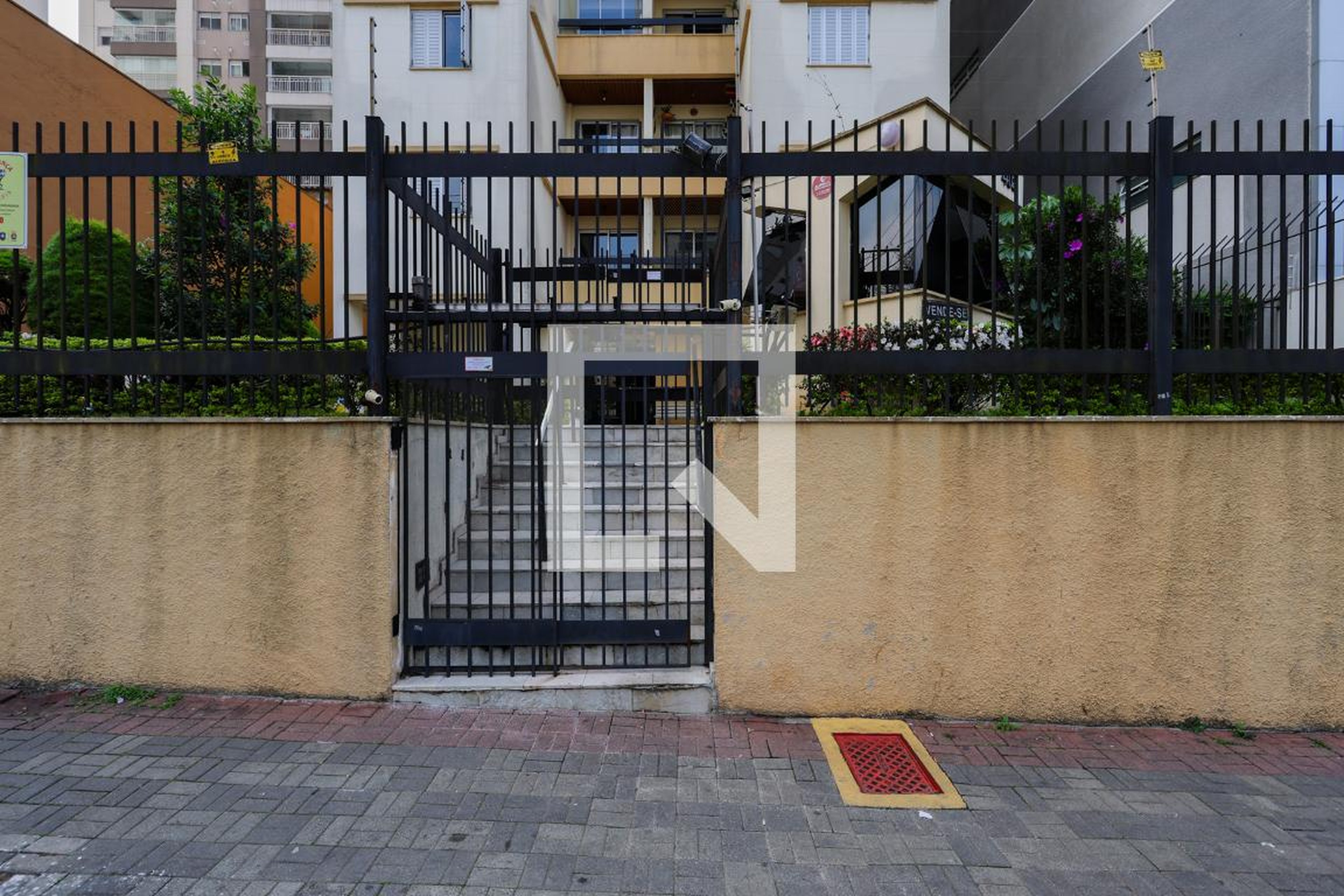 Fachada do condomínio Condomínio Paço de Florença