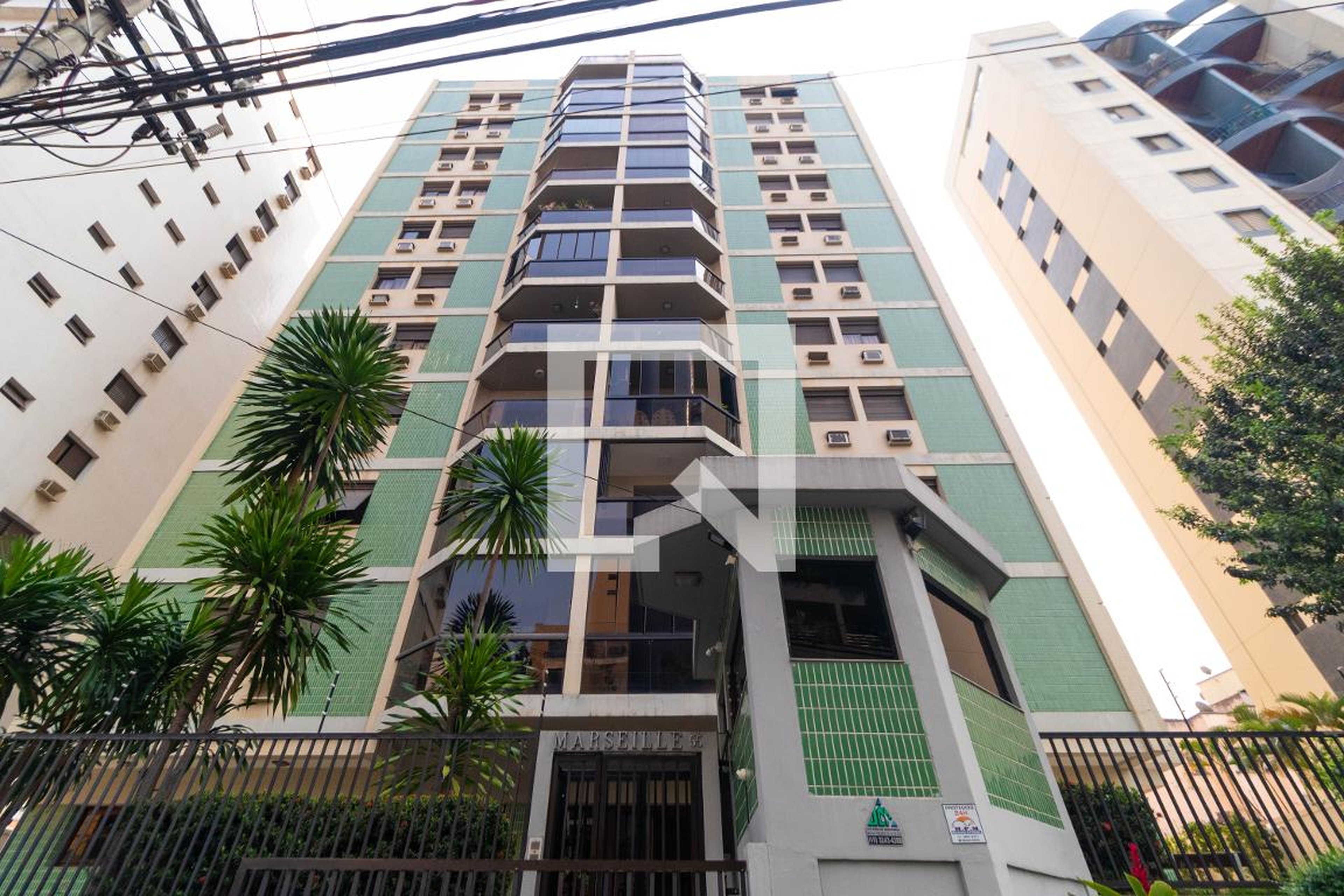 Fachada Condomínio em Rua Pedro de Magalhães, 55