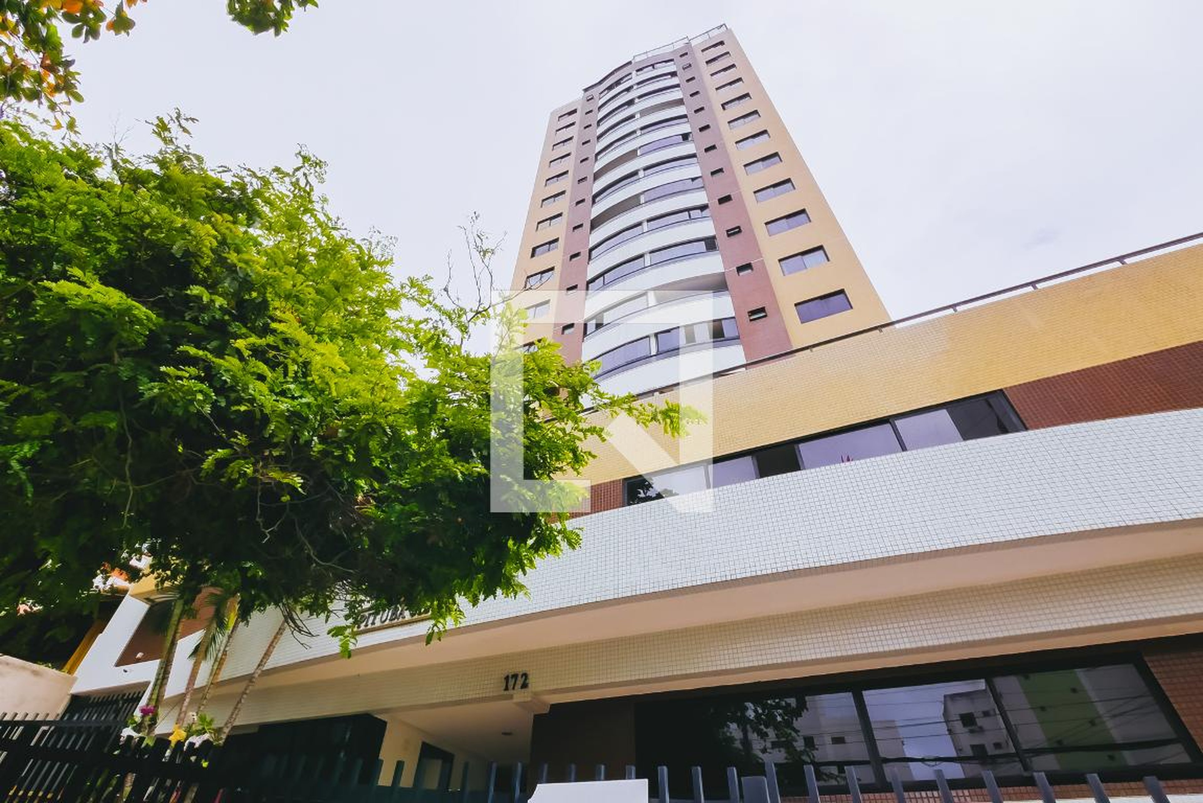 Fachada Condomínio Ed. PITUBA CLASS