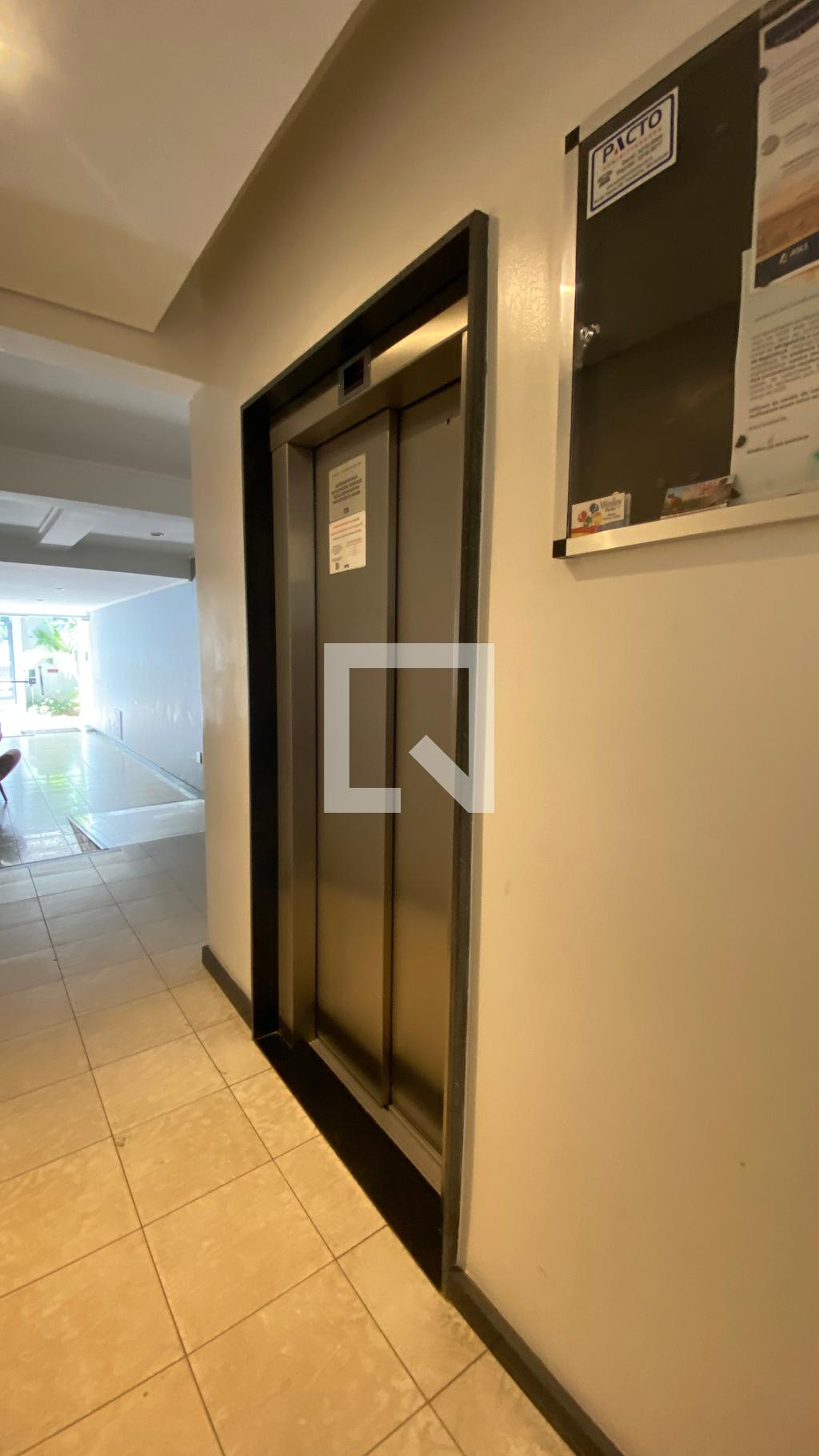 Hall social Condomínio em Rua José Hemetério Andrade, 160