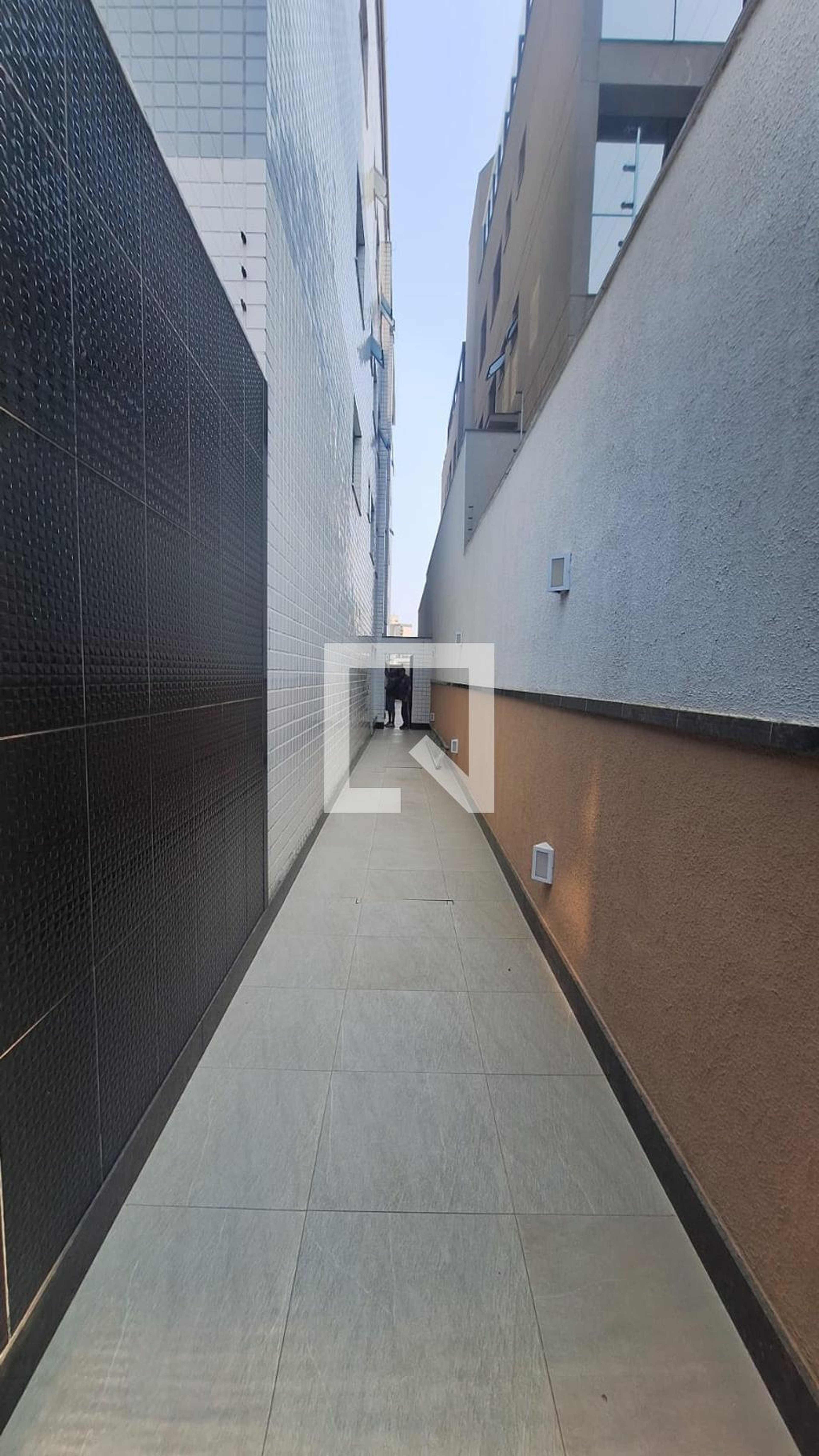 Entrada do prédio Condomínio em Rua Herval, 423