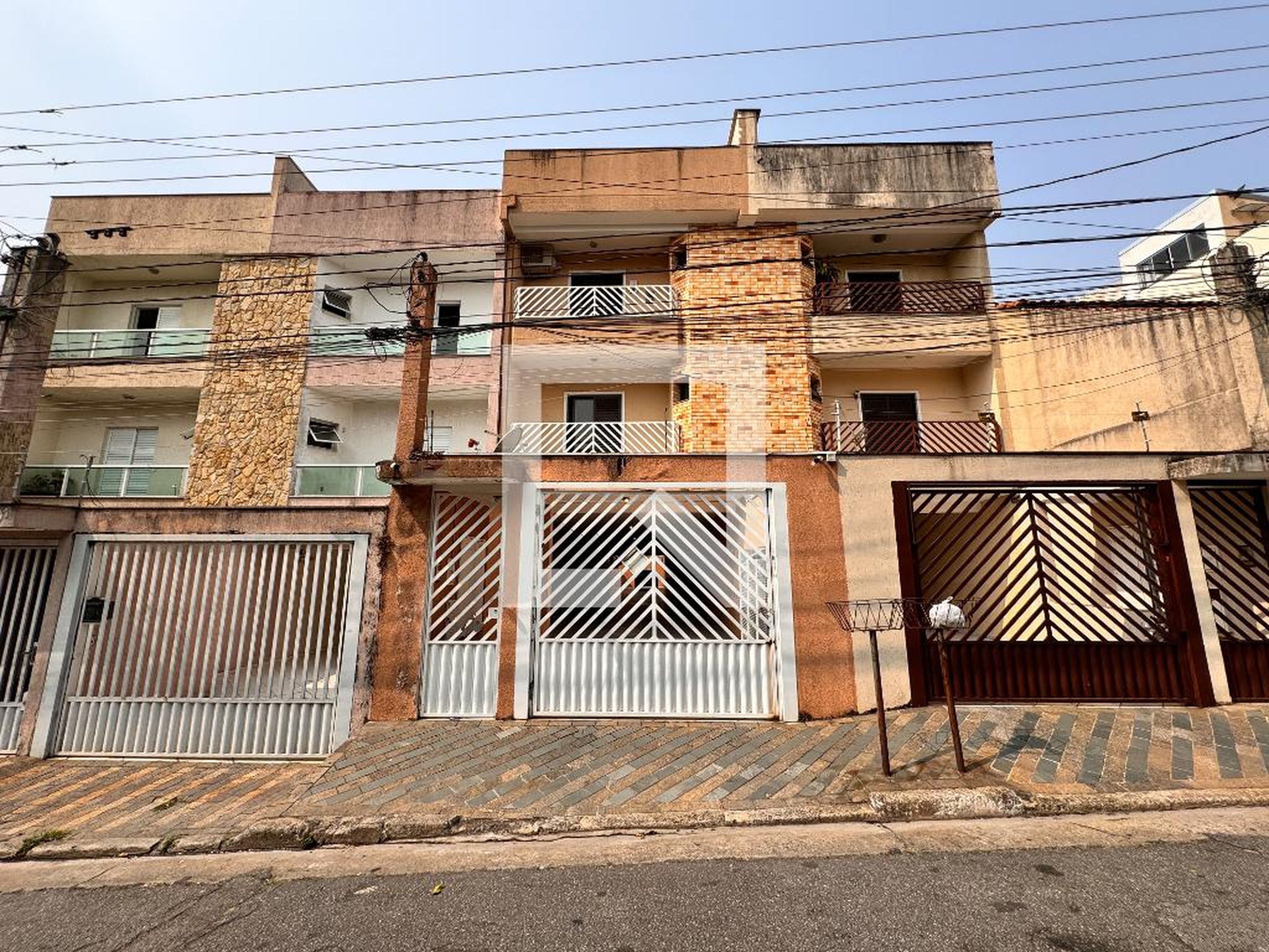 Fachada Condomínio em Rua Cristóvão Colombo, 205