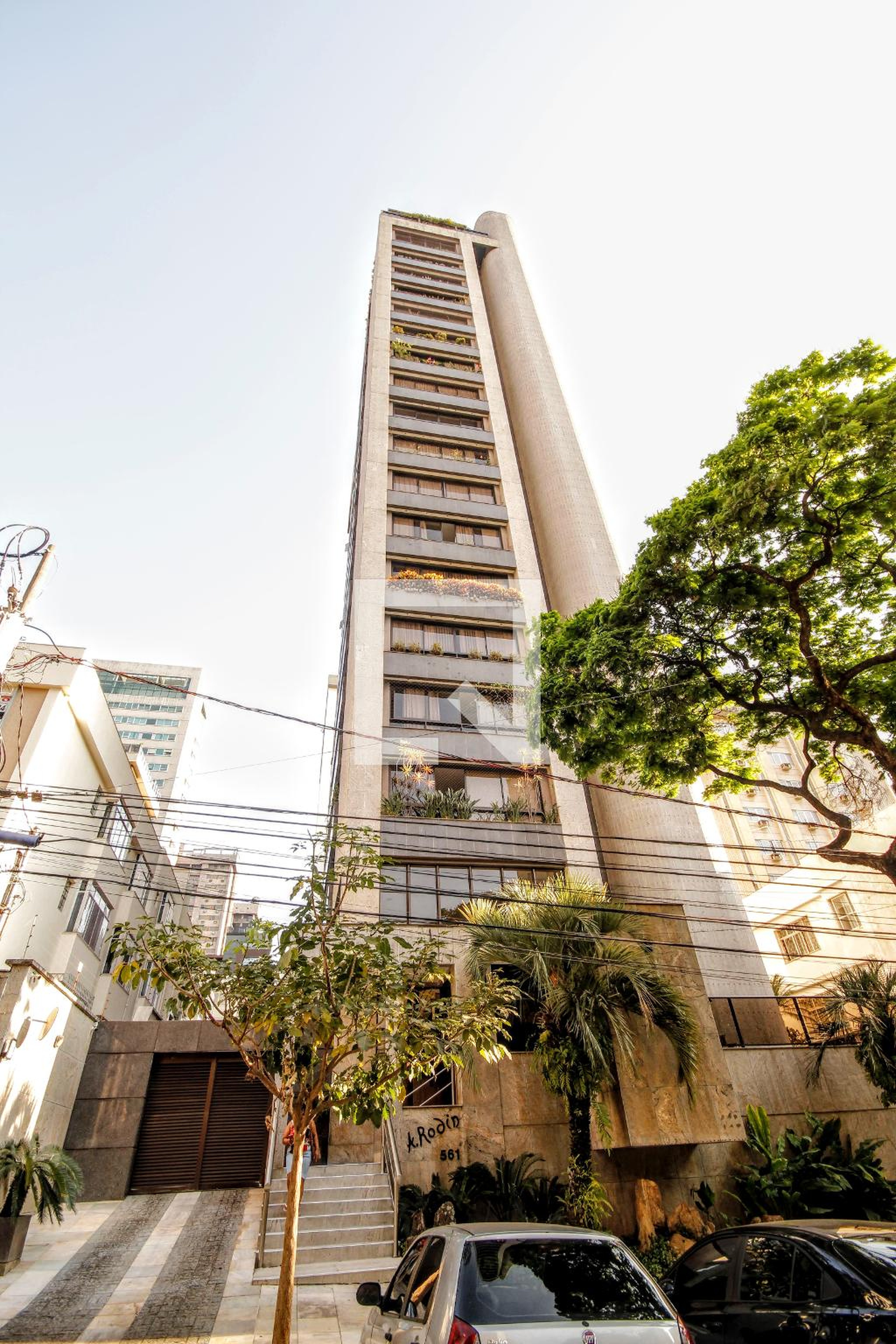 fachada Condomínio em Rua Tomás Gonzaga, 561