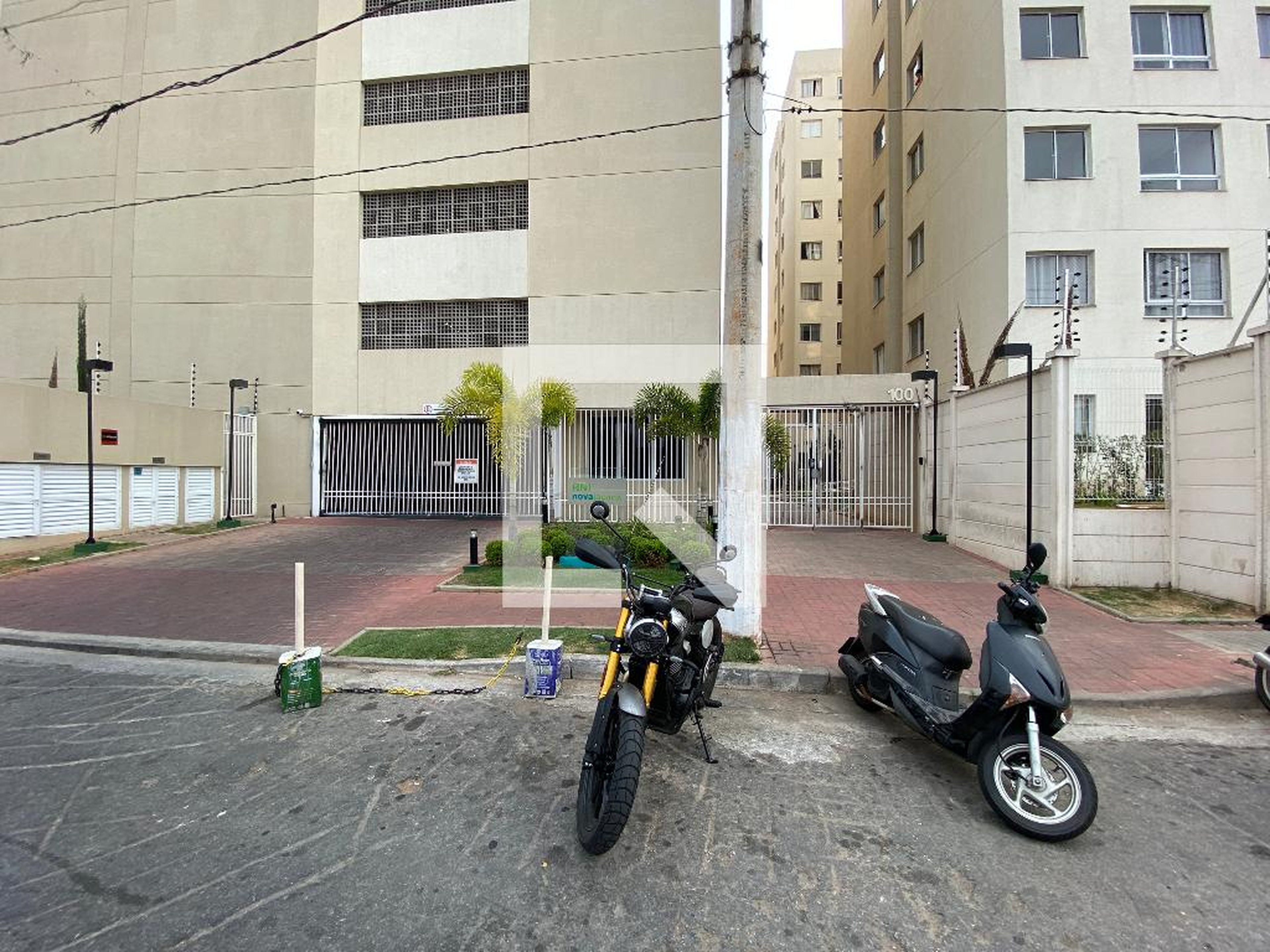 Fachada do Prédio Condomínio em Avenida do Poeta, 100