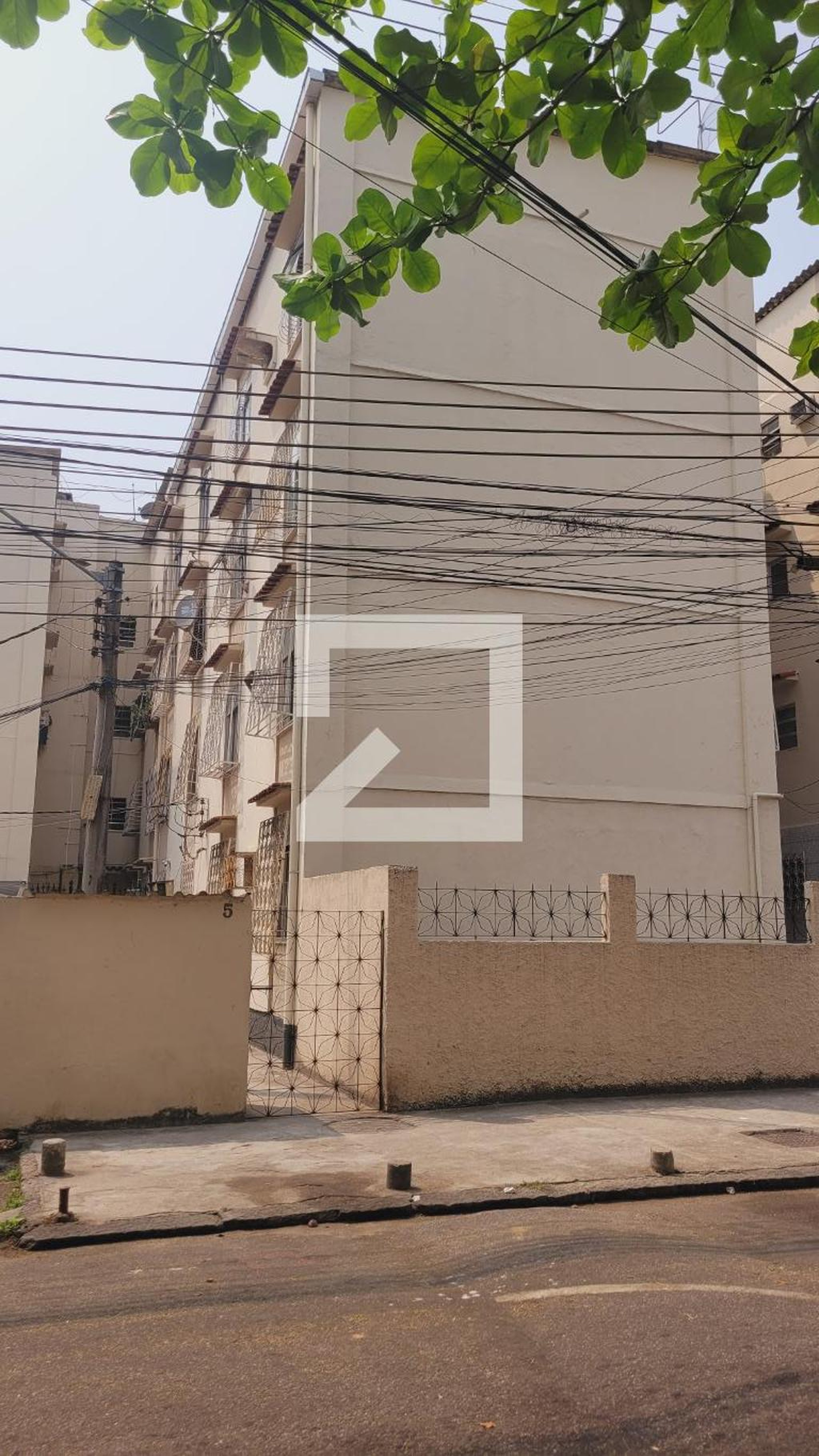 Fachada Condomínio em Rua João Adil de Oliveira, 5