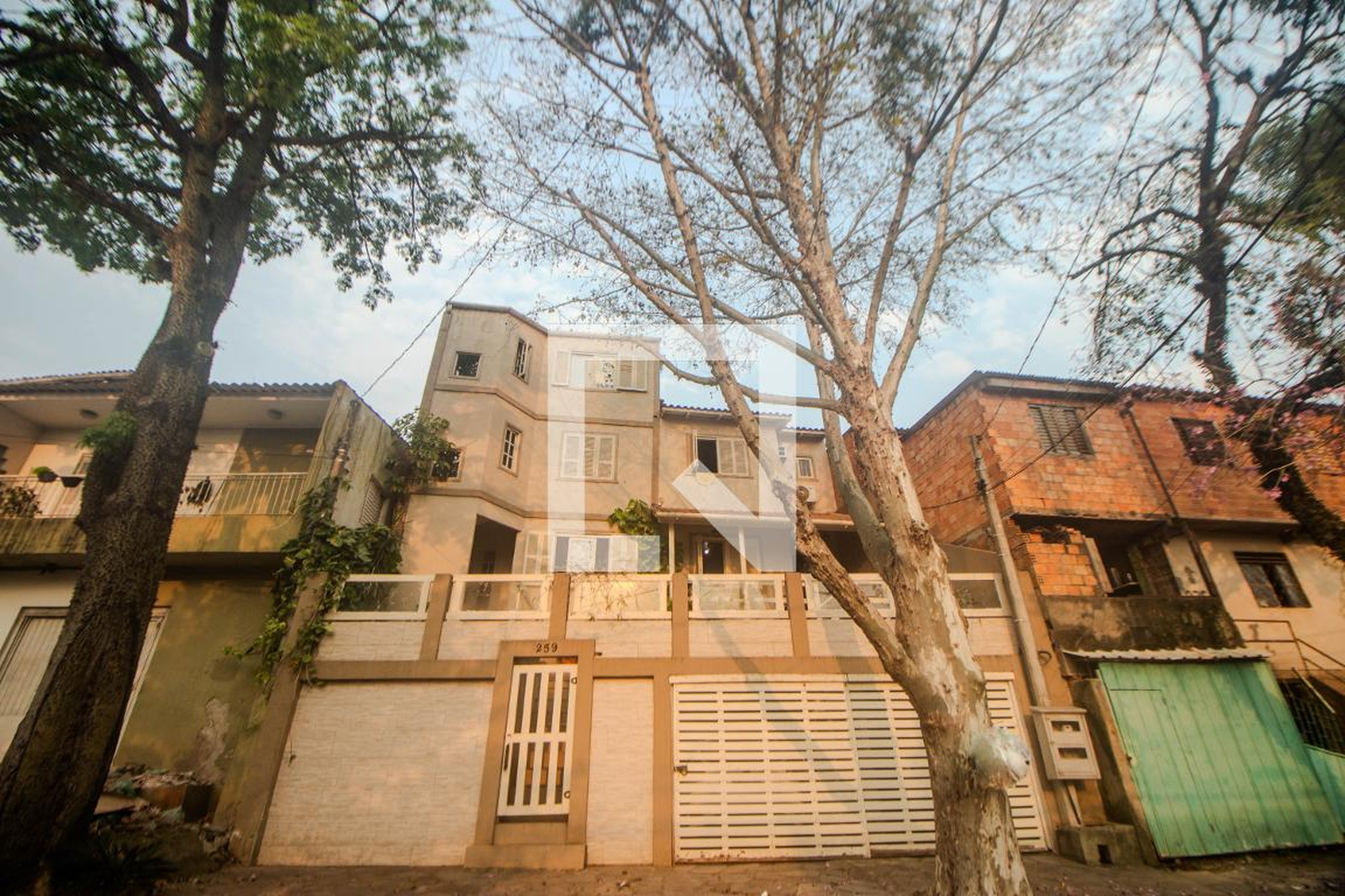 Fachada Condomínio em Rua Conde da Figueira, 259