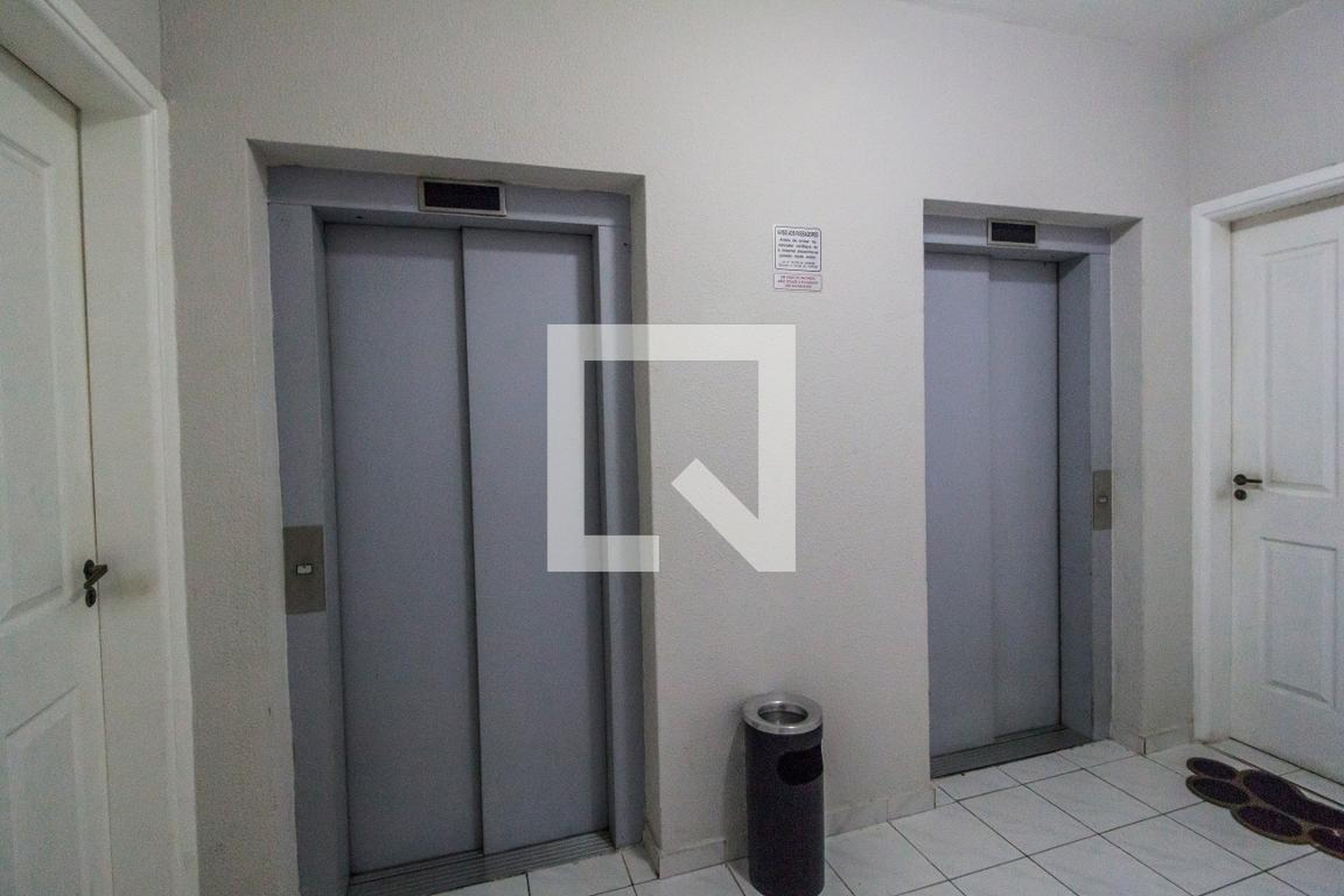 Entrada Condomínio em Avenida Aruanã, 110