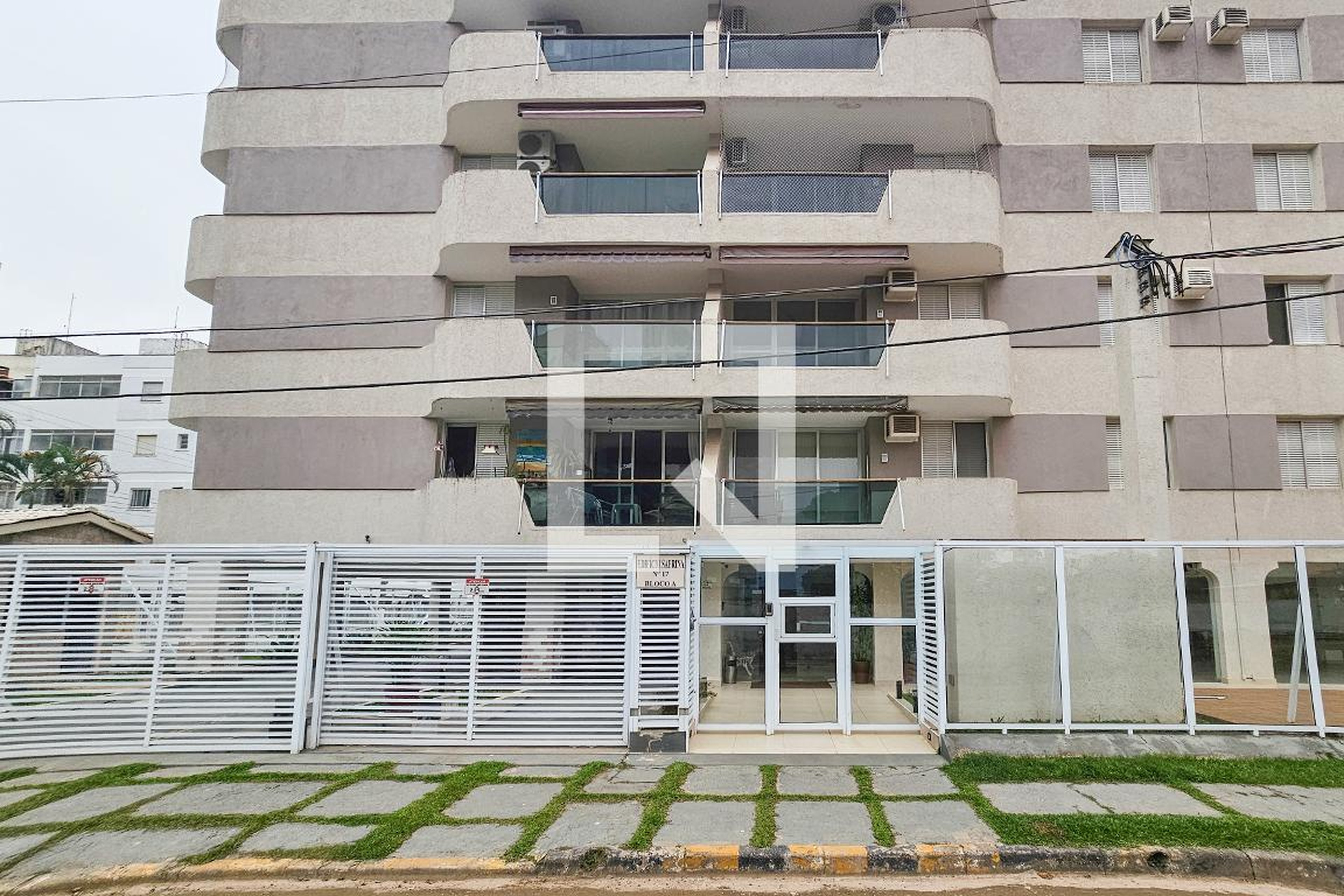 Fachada Condomínio em Rua Carolino Passos Cajueiro, 35