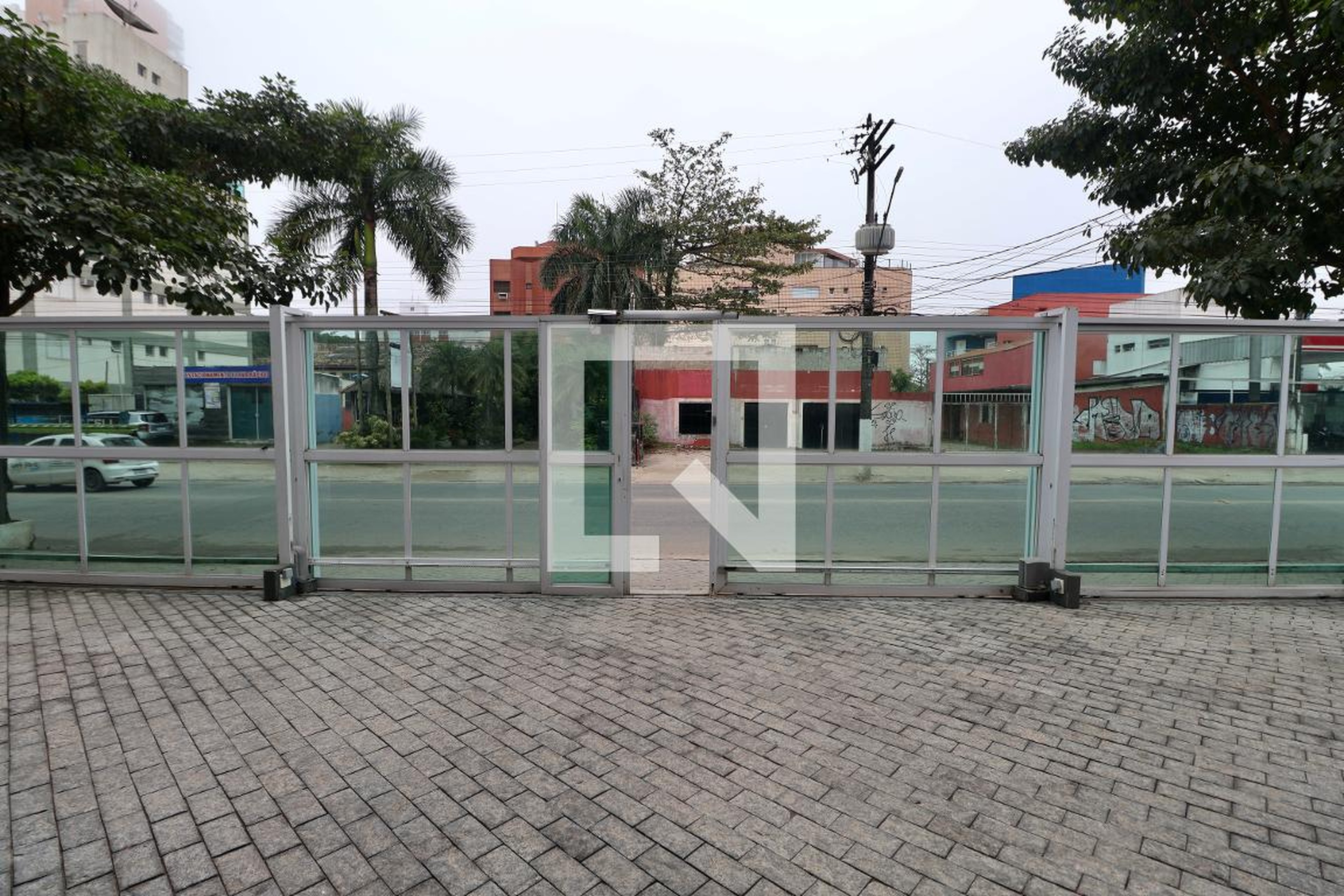 Fachada Condomínio em Rua Áureo Guenaga de Castro, 71