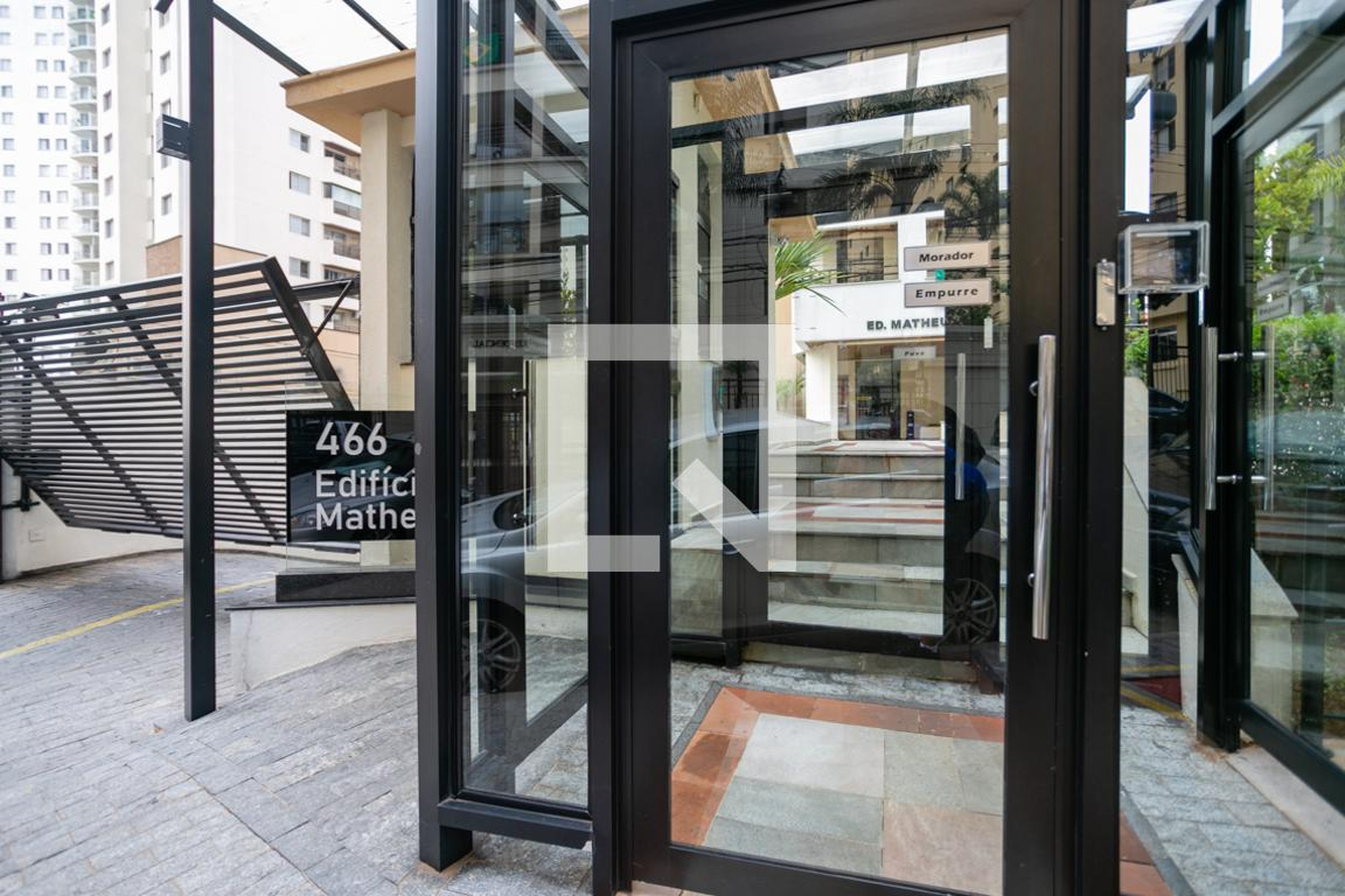 Fachada do condomínio Edifício Matheus