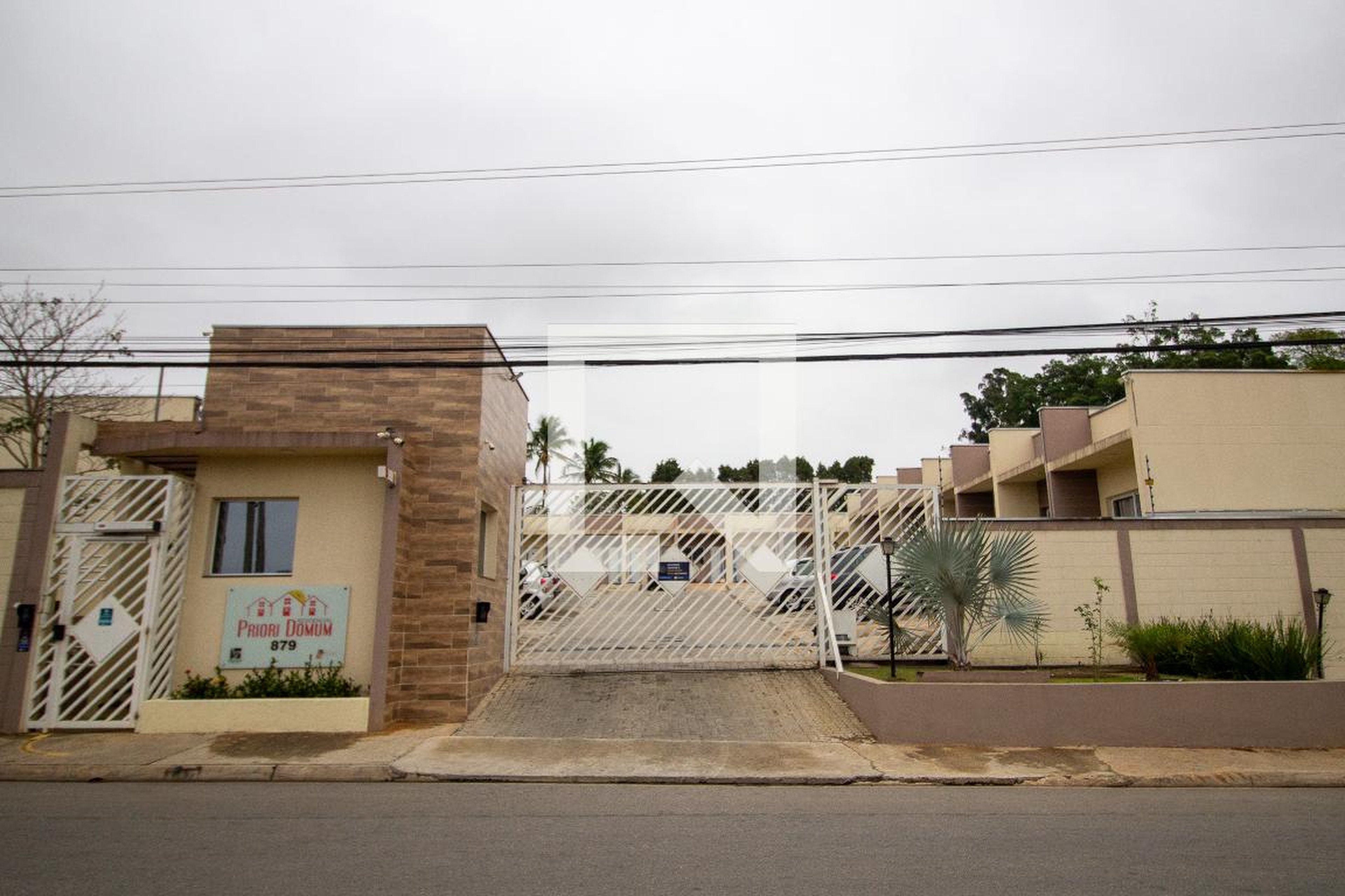 Fachada Condomínio em Rua Seraphim Banietti, 879