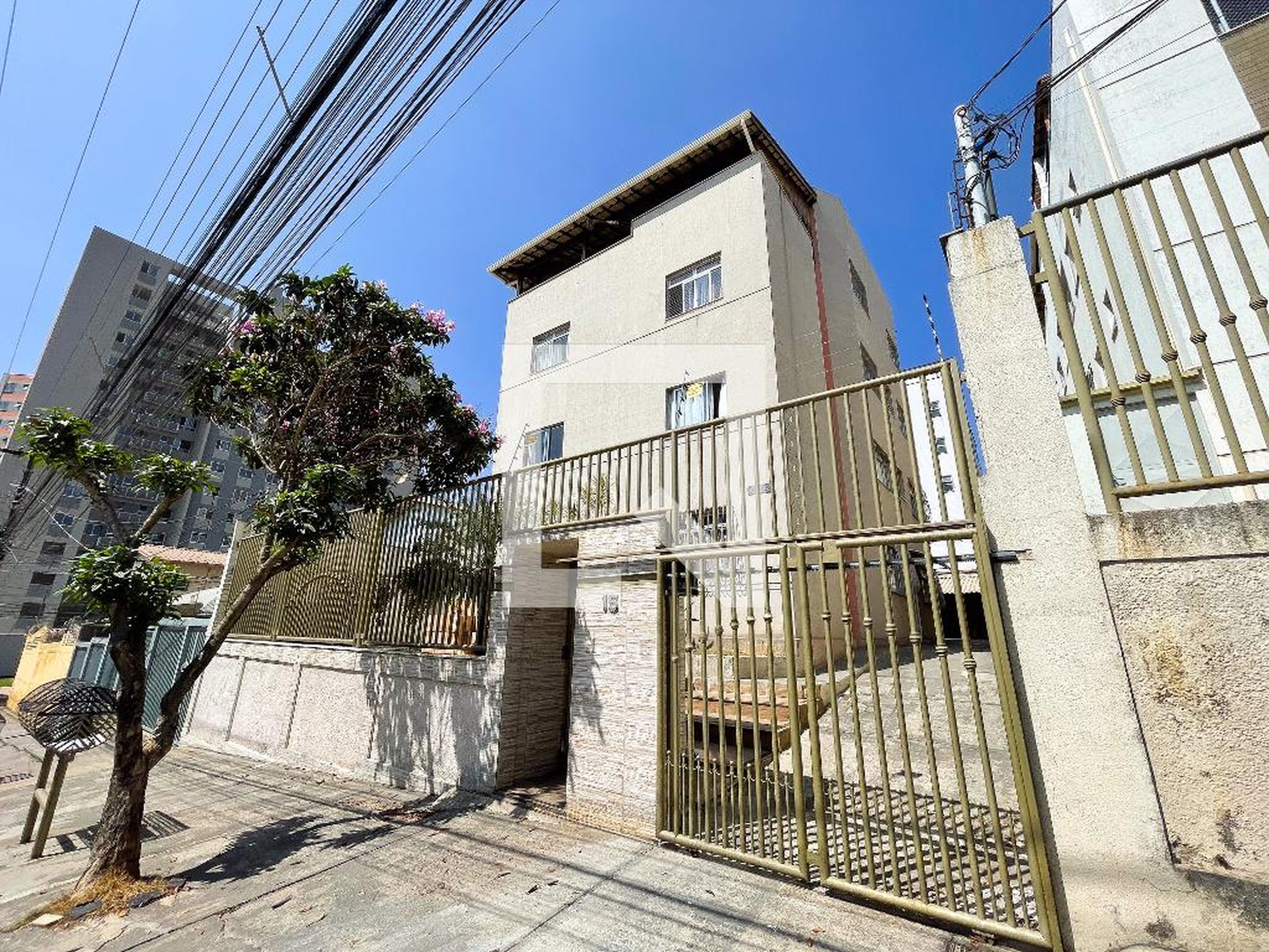 Fachada do Prédio Condomínio em Rua Leônis, 15