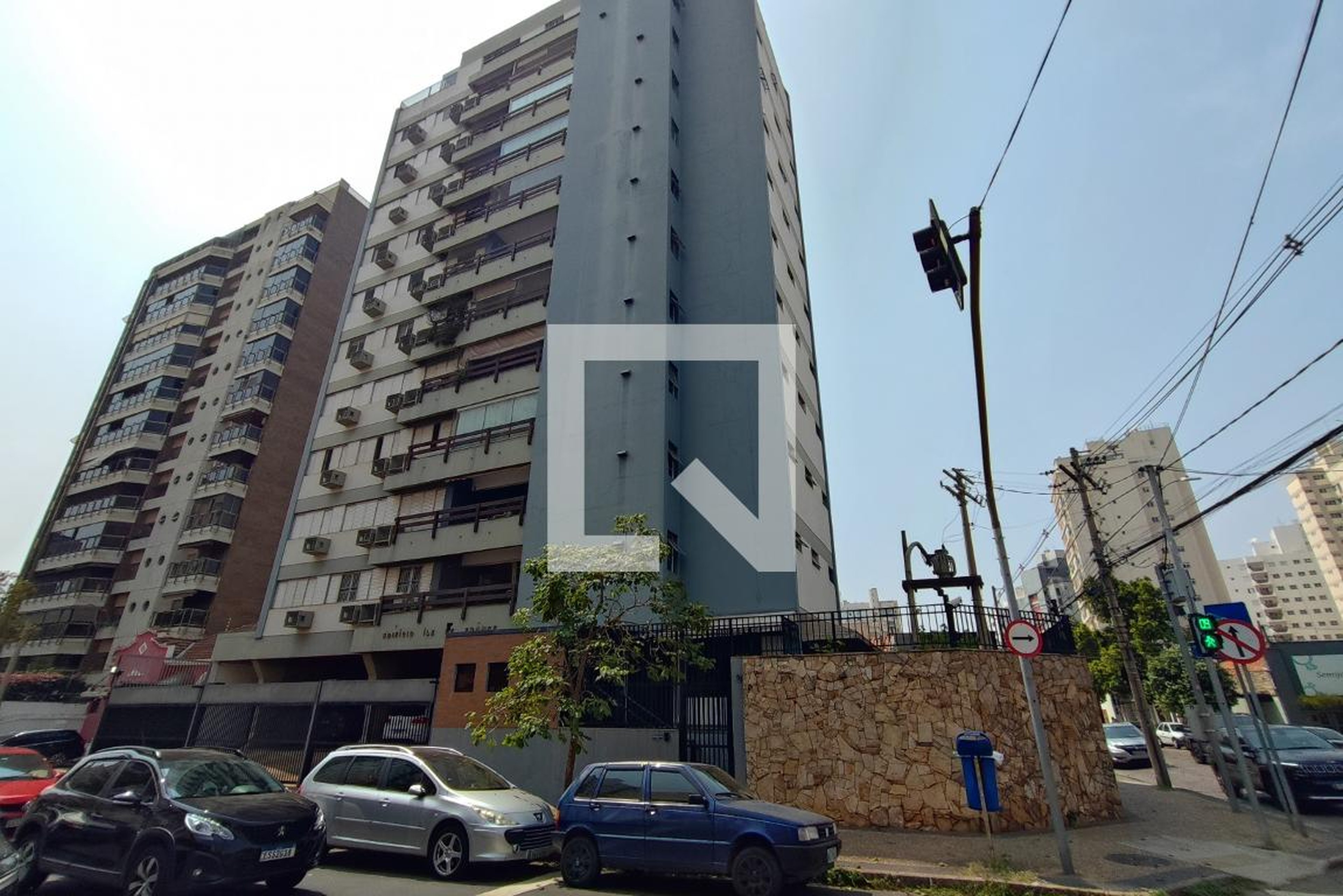 Fachada do Condomínio Condomínio em Rua Santos Dumont, 351