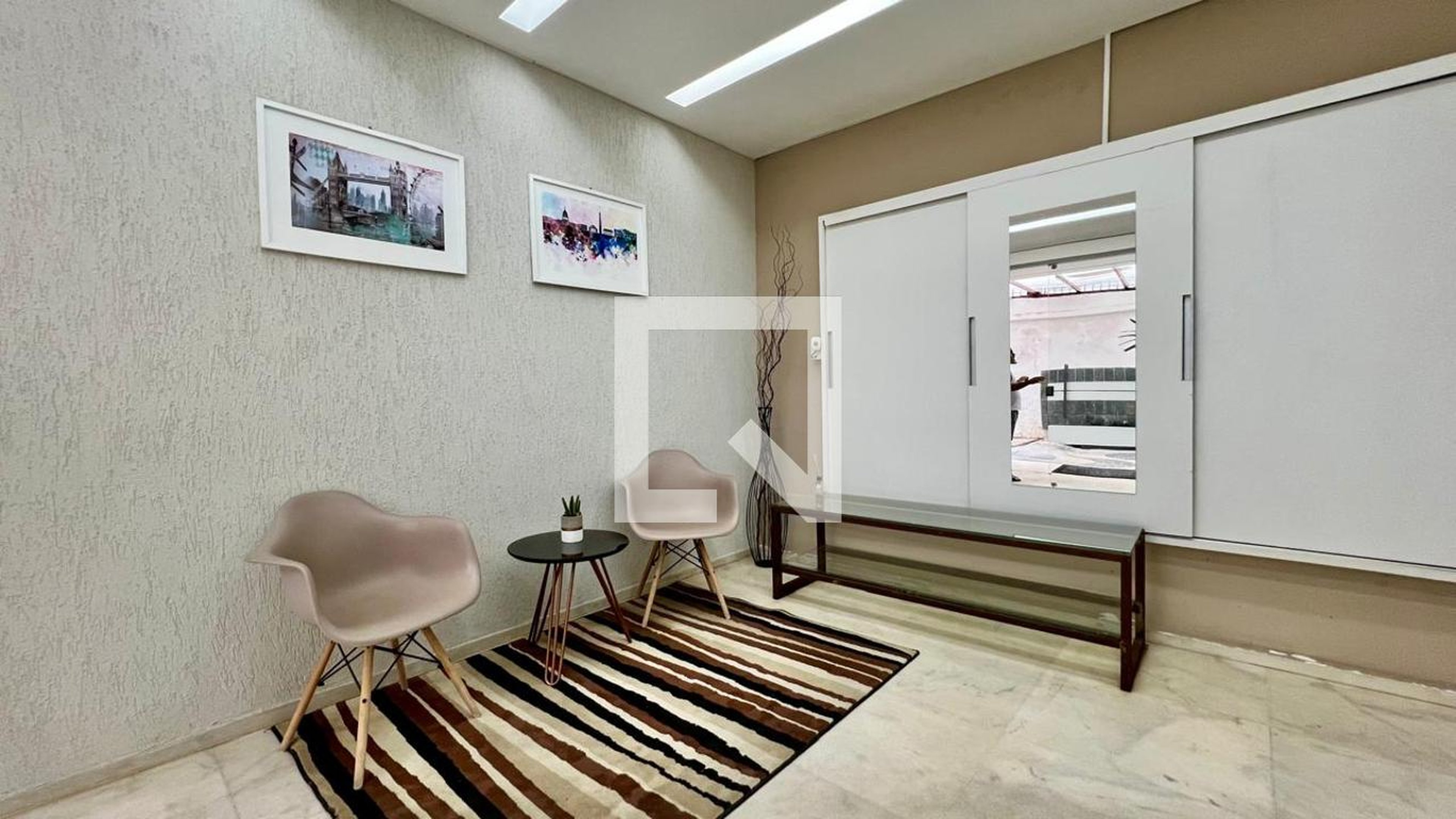 Hall de entrada Condomínio em Rua Aníbal Gontijo, 91