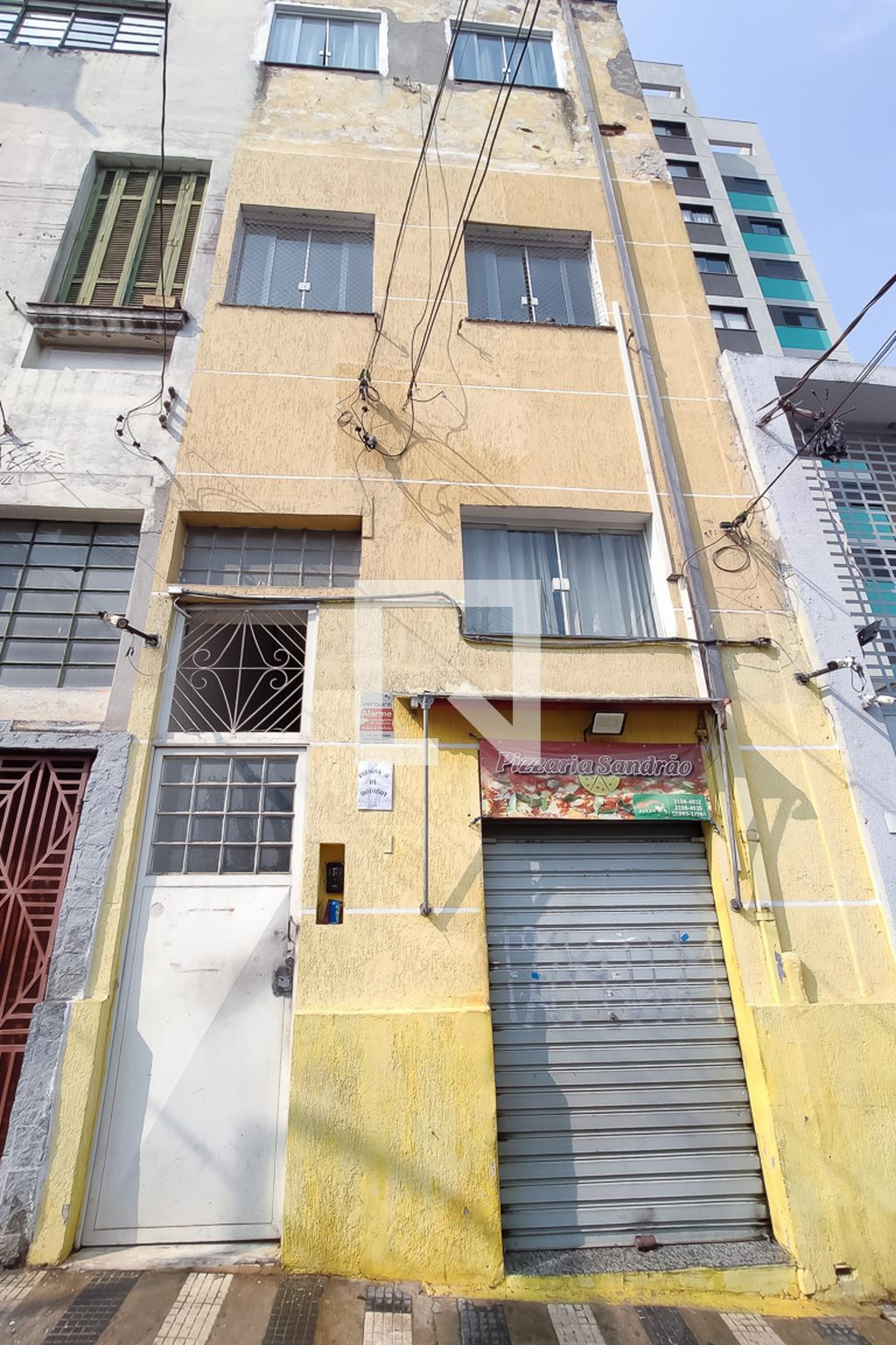 Fachada Condomínio em Rua Luiz Porrio, 409