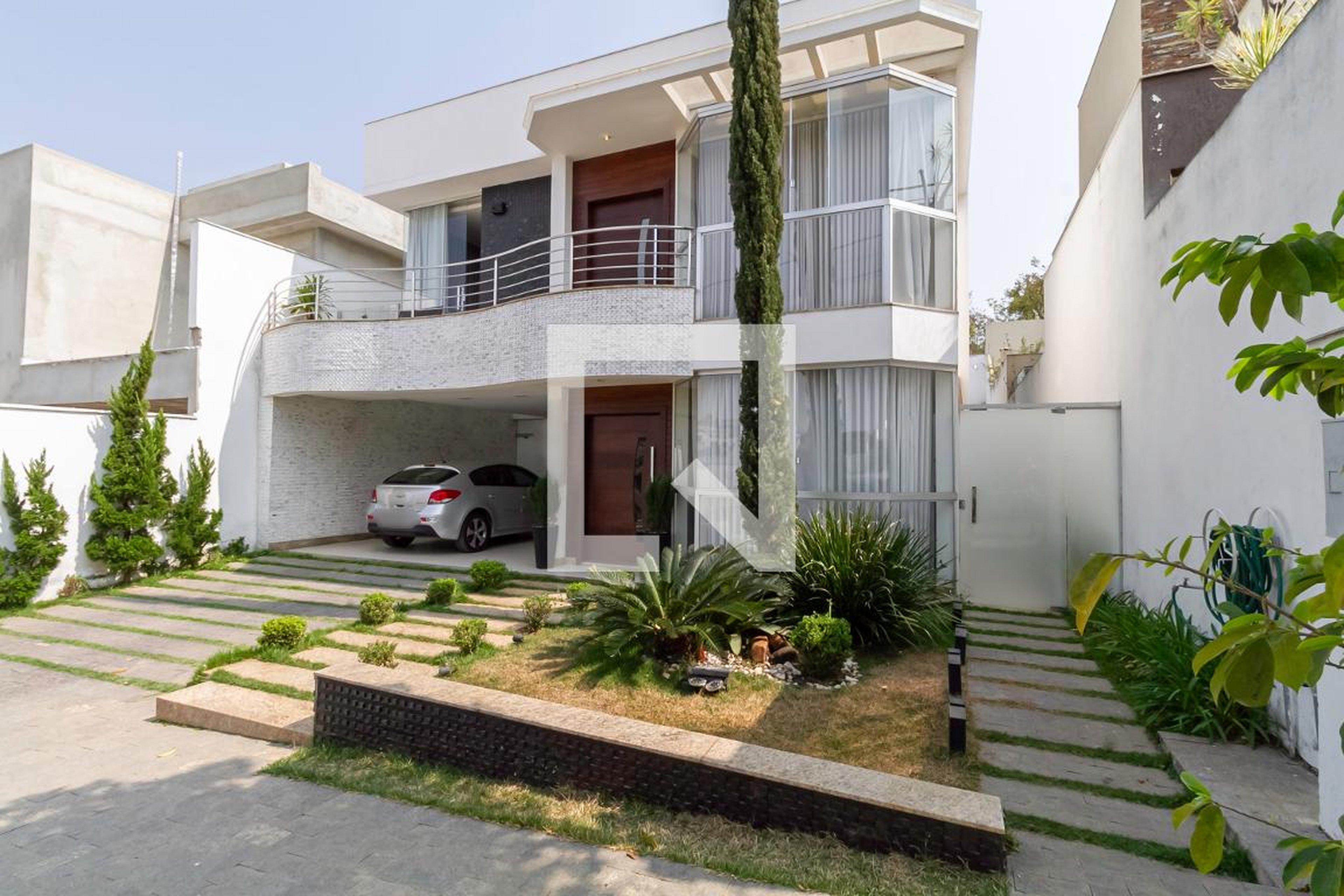 Fachada Condomínio em Rua Gardênia, 490