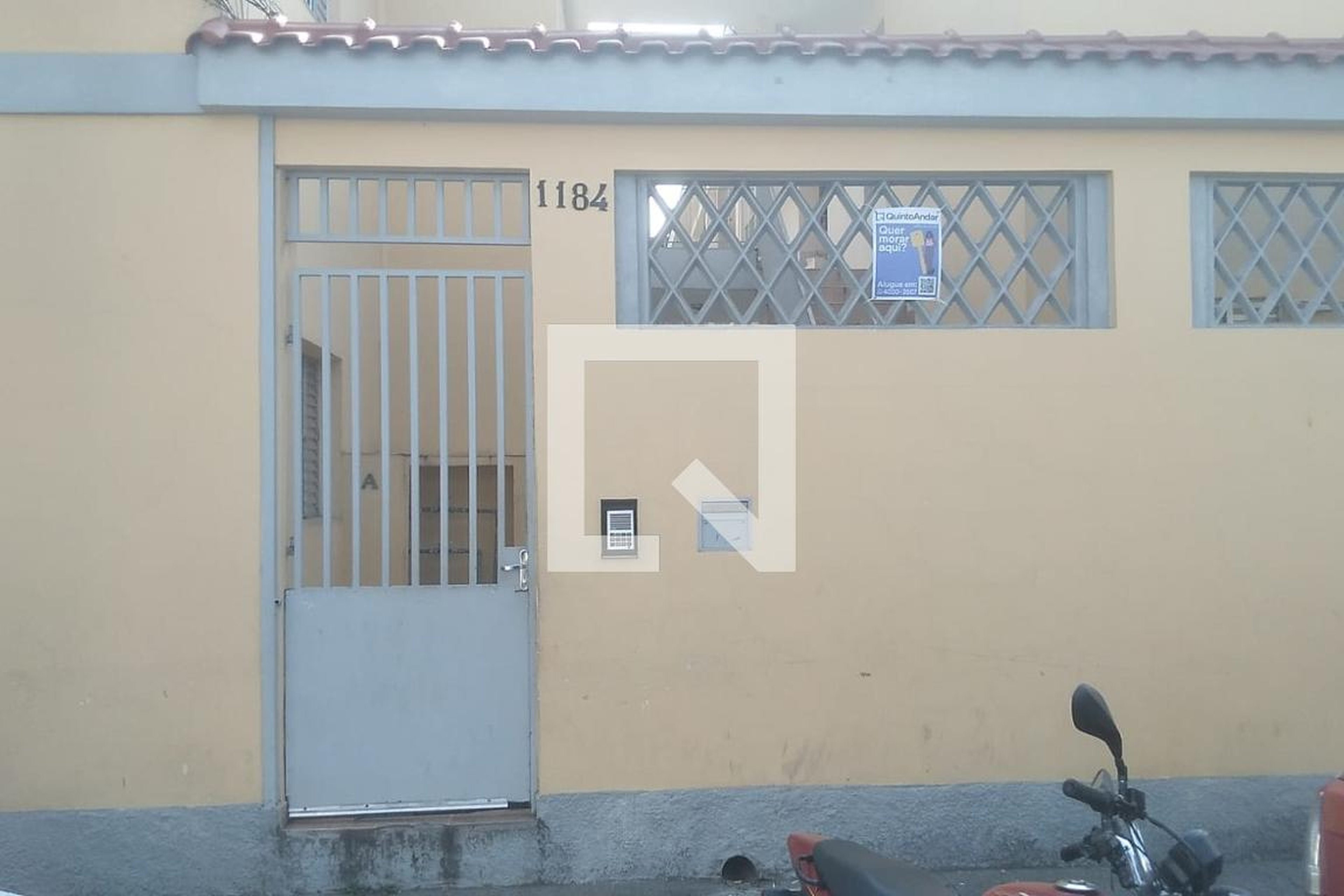 Fachada Condomínio em Rua Carlos Belmiro Correia, 1184