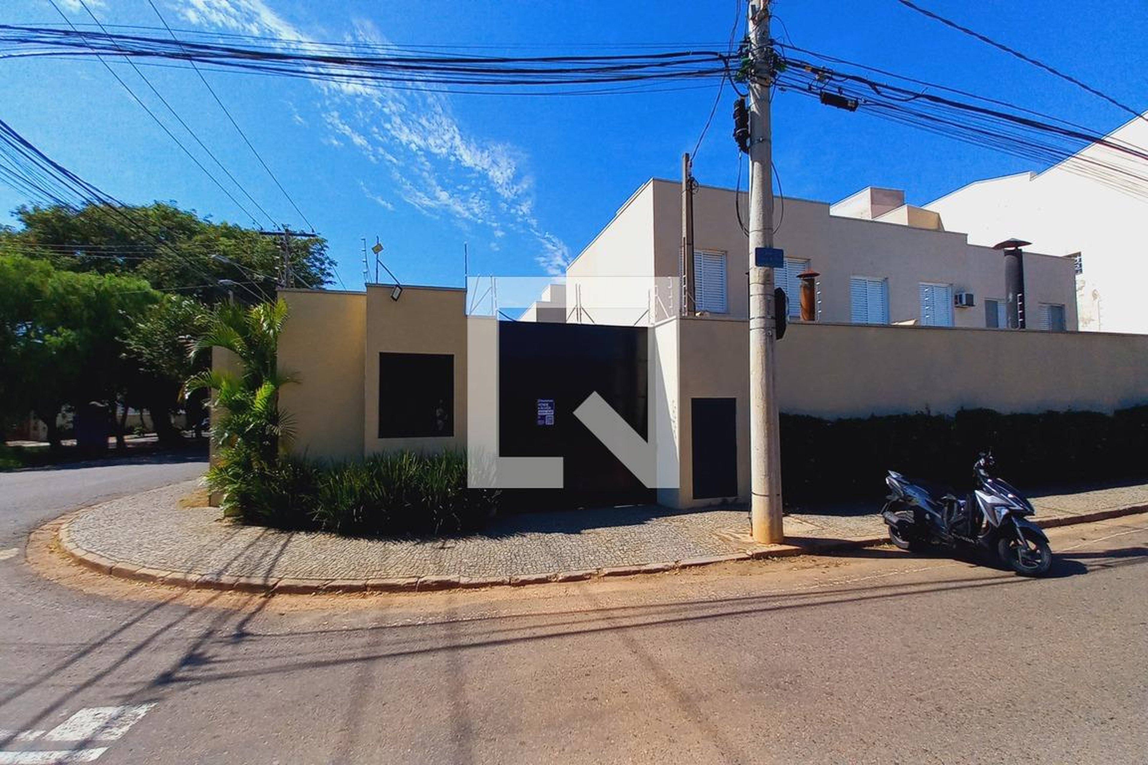Fachada do Prédio Condomínio em Avenida Doutor Manoel Afonso Ferreira, 946