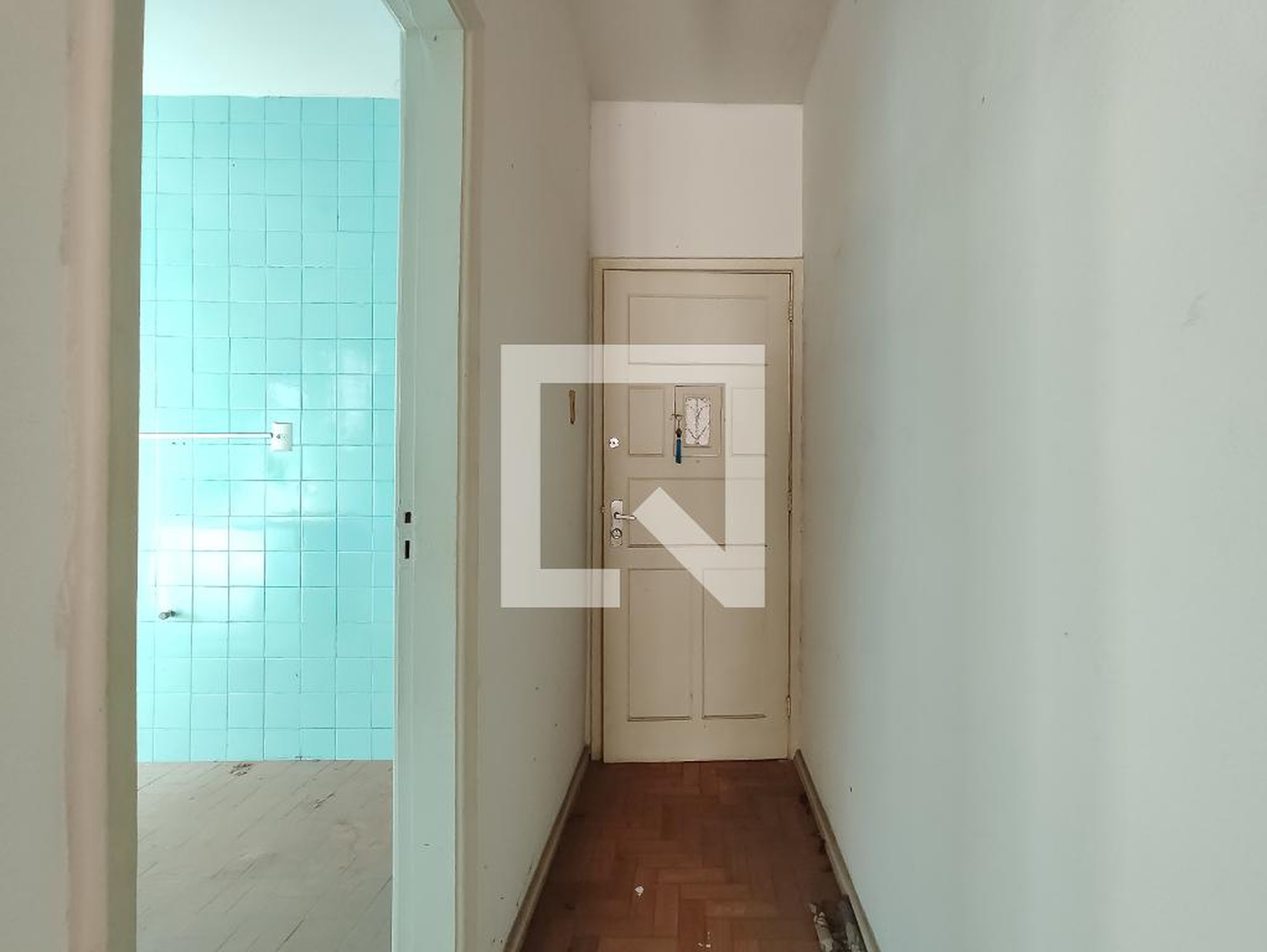 Entrada Condomínio em Rua Torres Homem, 5