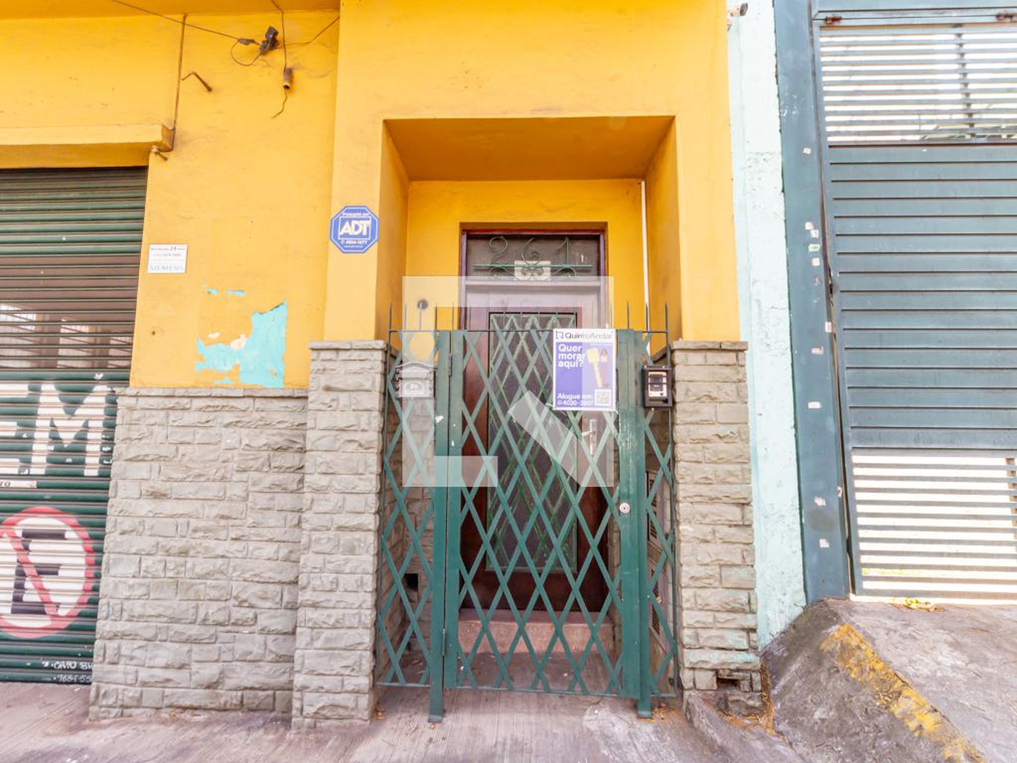 Fachada Condomínio em Rua Curupacê, 261