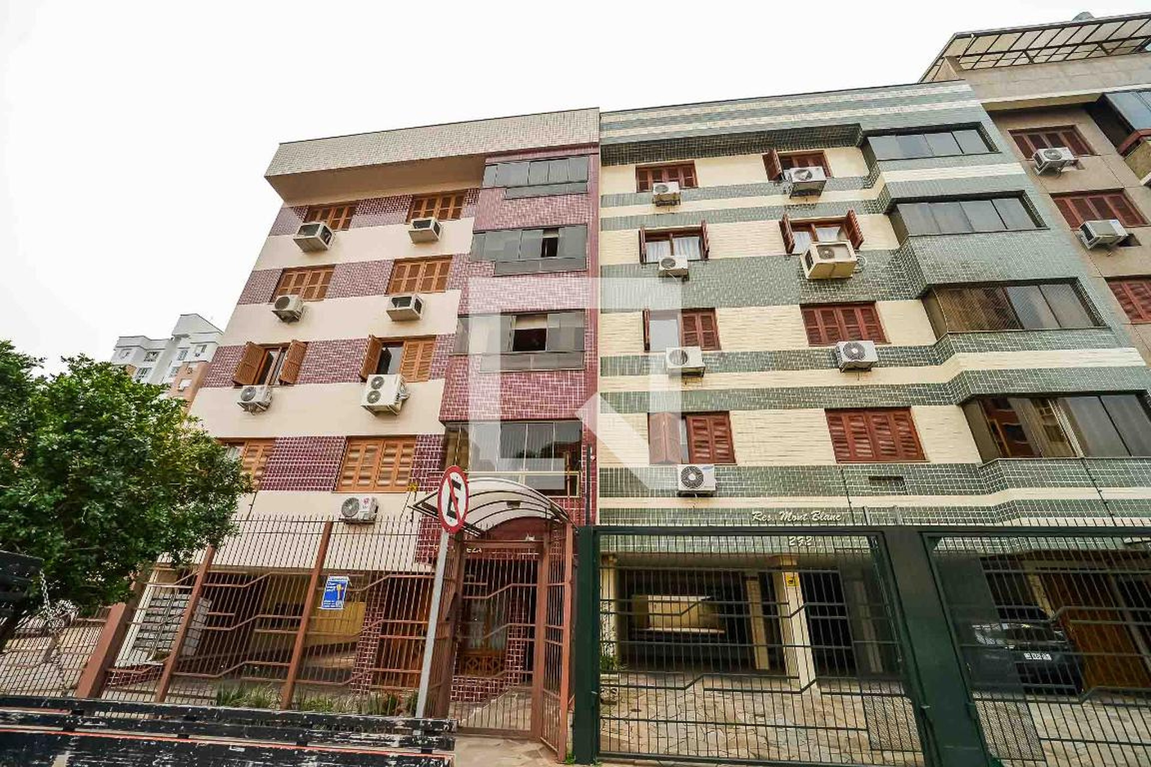 Fachada Condomínio em Rua Álvares Cabral, 286