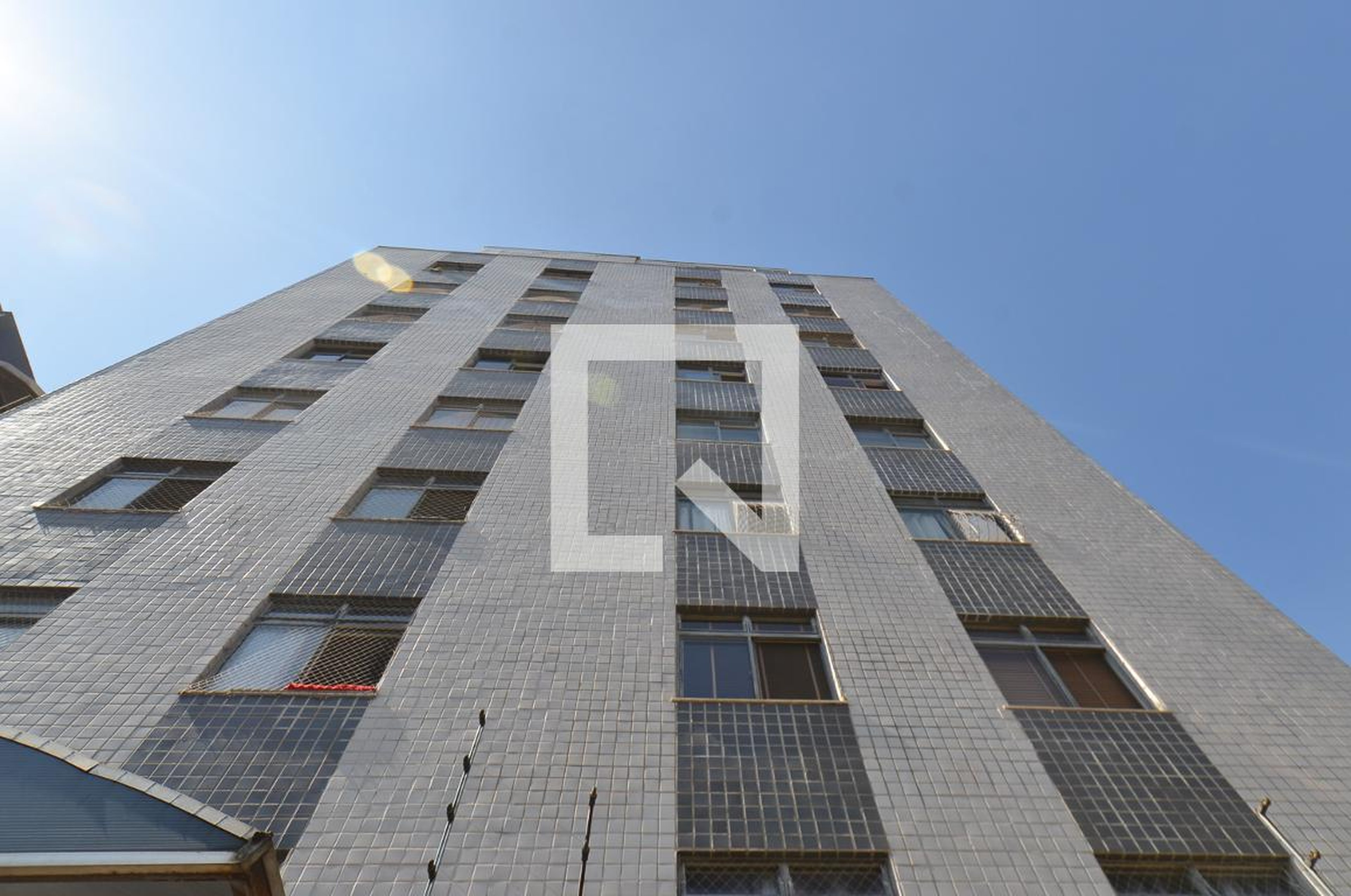 Fachada Condomínio em Rua Deputado Bernardino Sena Figueiredo, 847