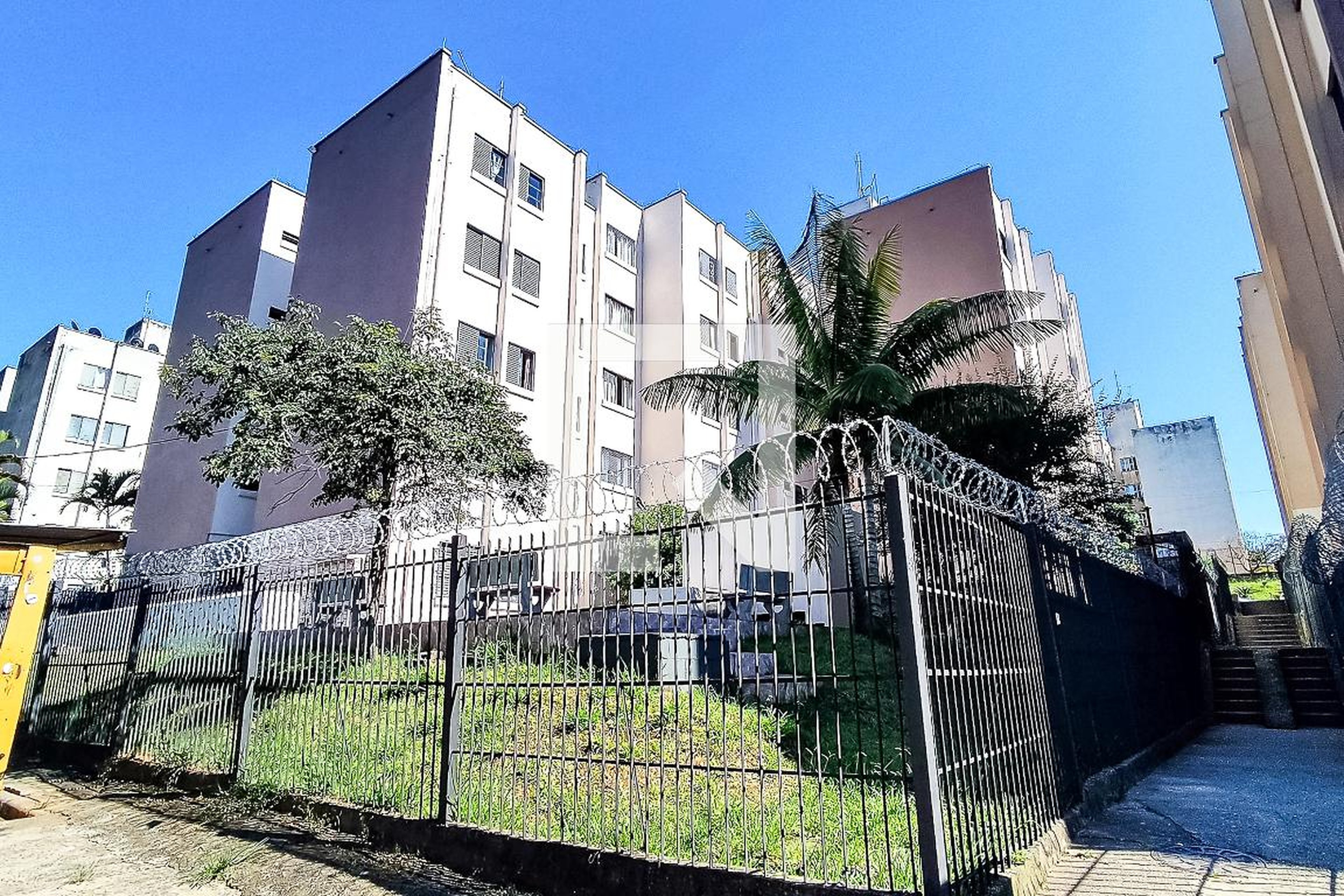 Fachada Condomínio em Rua Raimundo Nina Rodrigues, 169