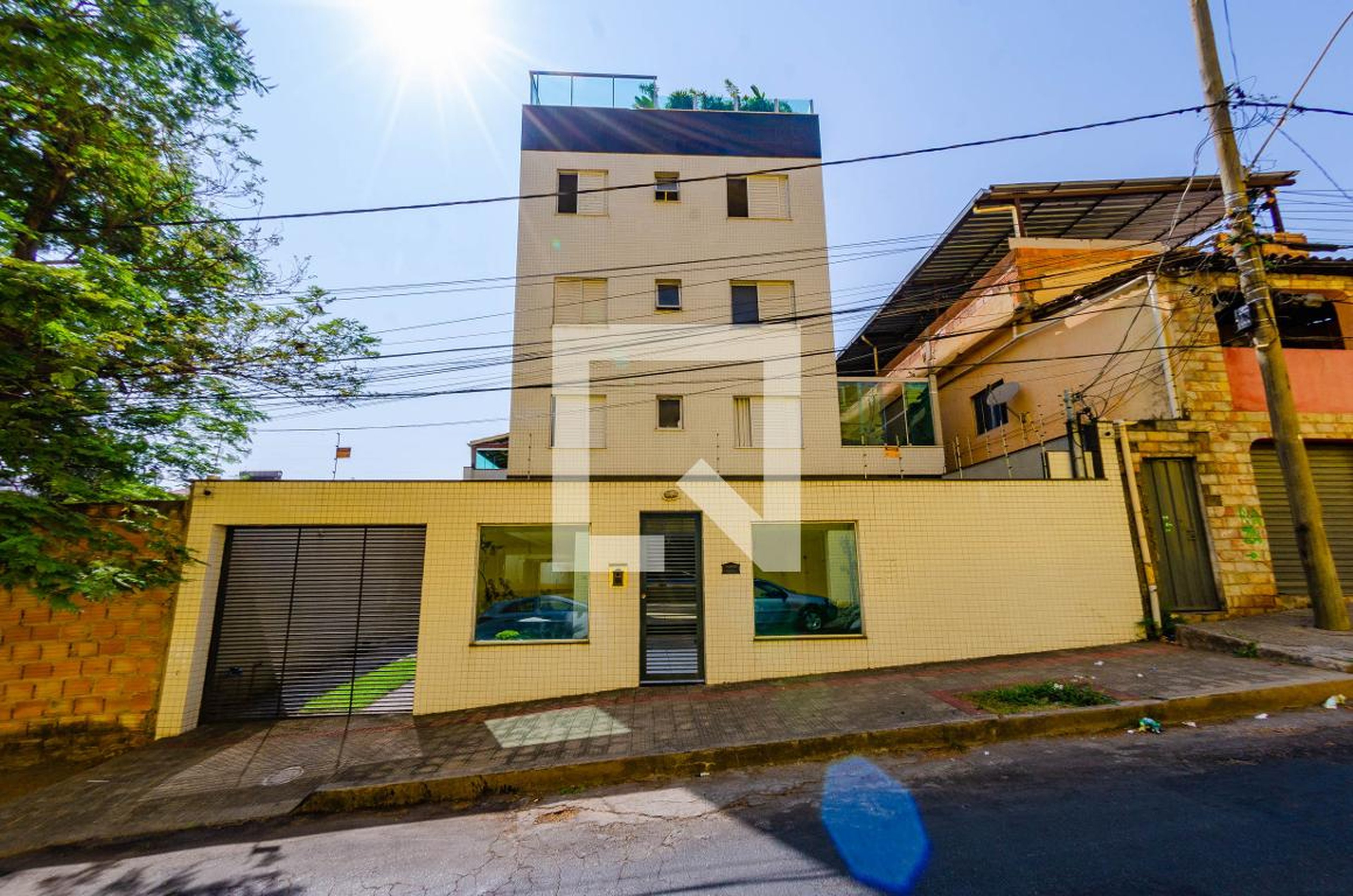 Fachada Condomínio em Rua Cláudio Martins, 340