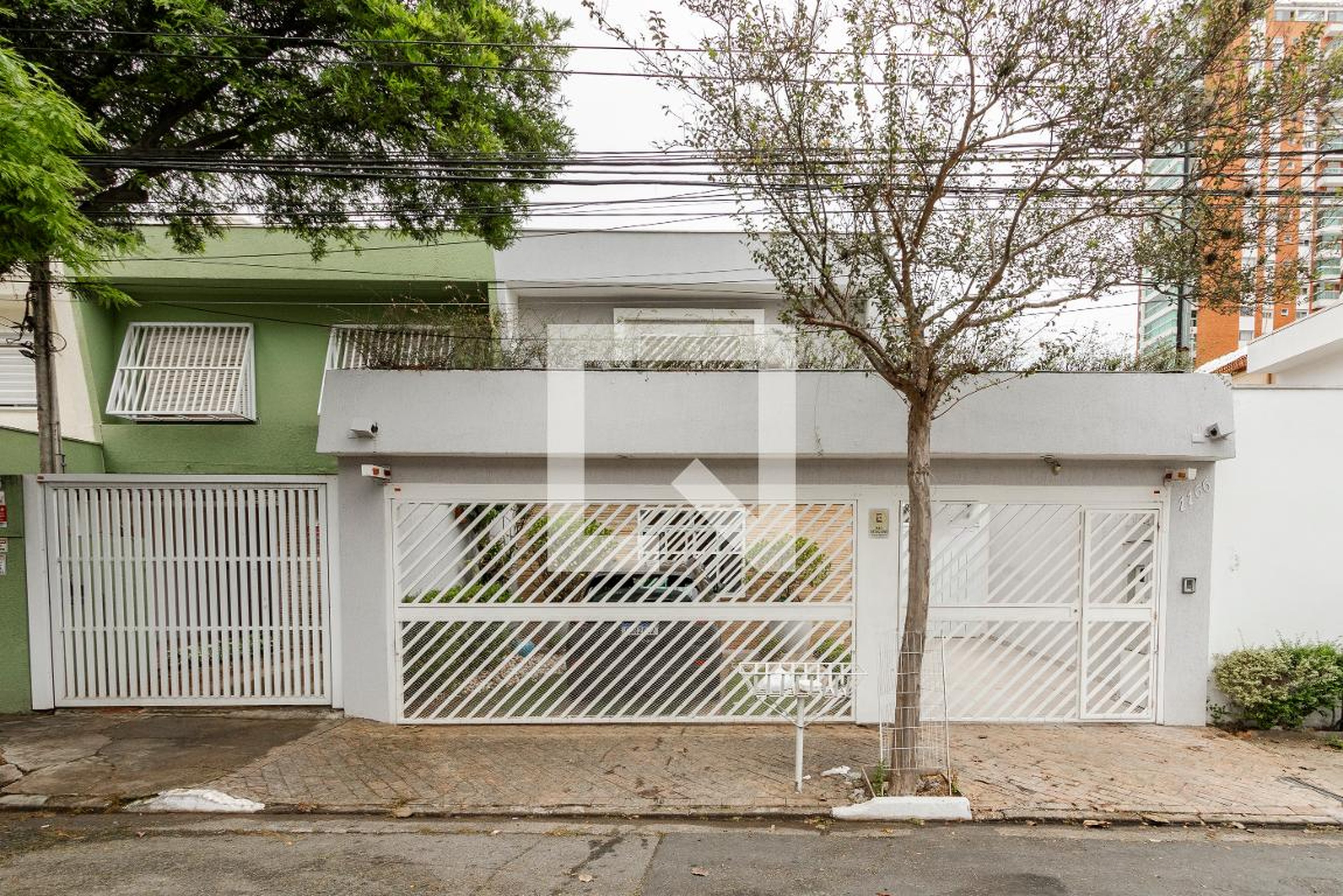 Fachada Condomínio em Rua Demóstenes, 1166