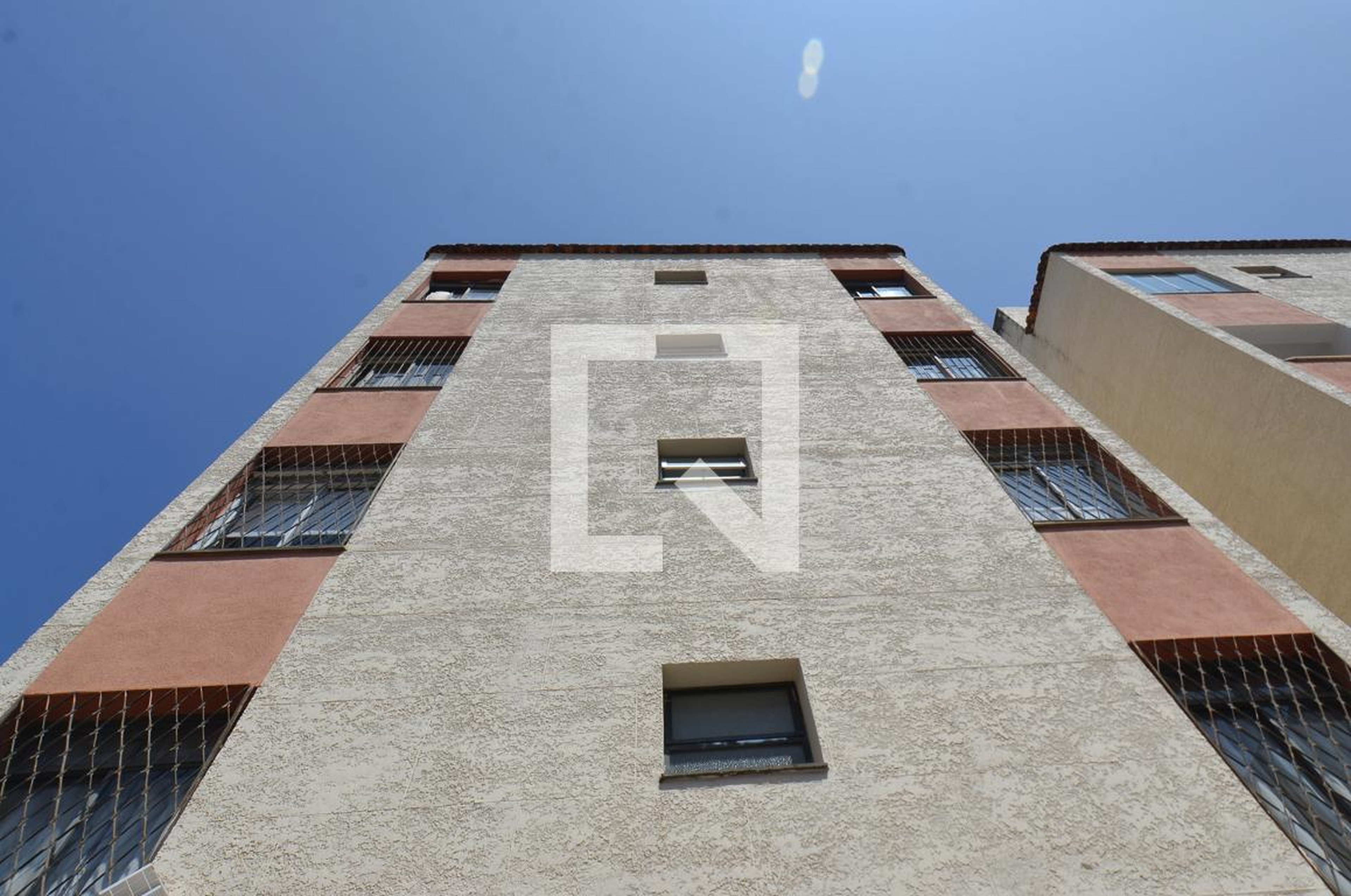 Fachada Condomínio em Rua Santa Bárbara, 44