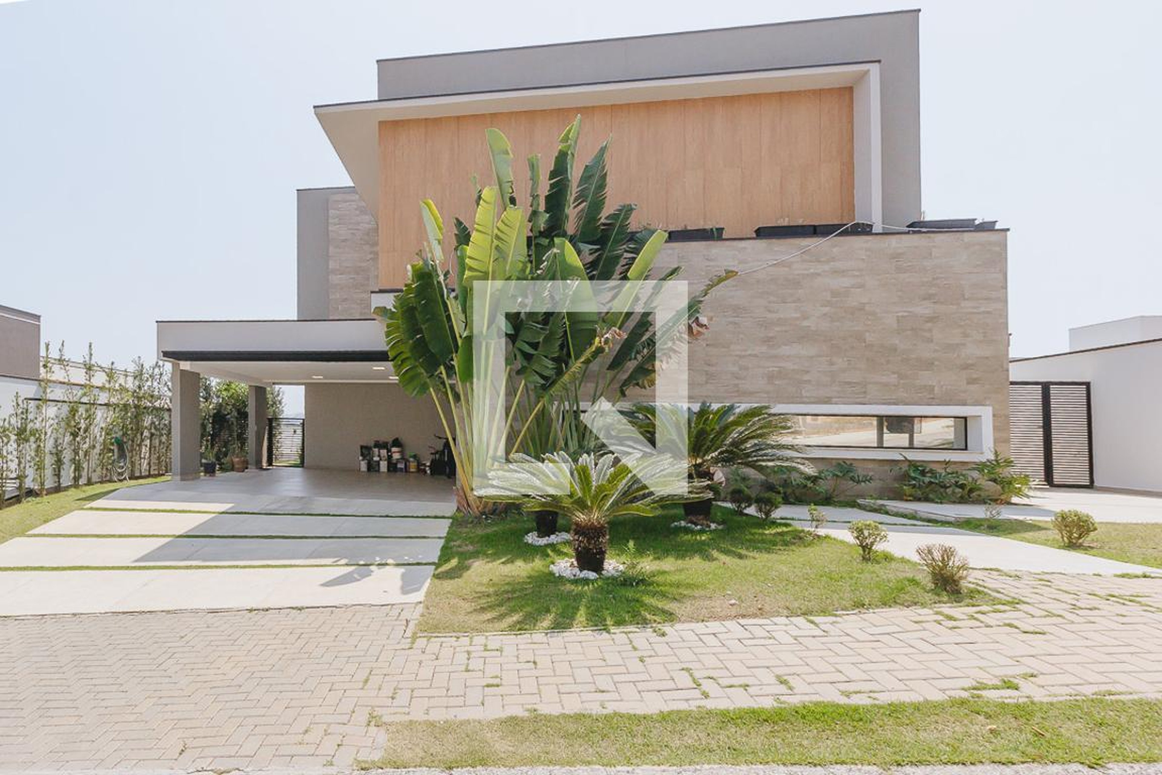 Fachada Condomínio em Rua Máximo Anselmo do Nascimento Brogliato, 61