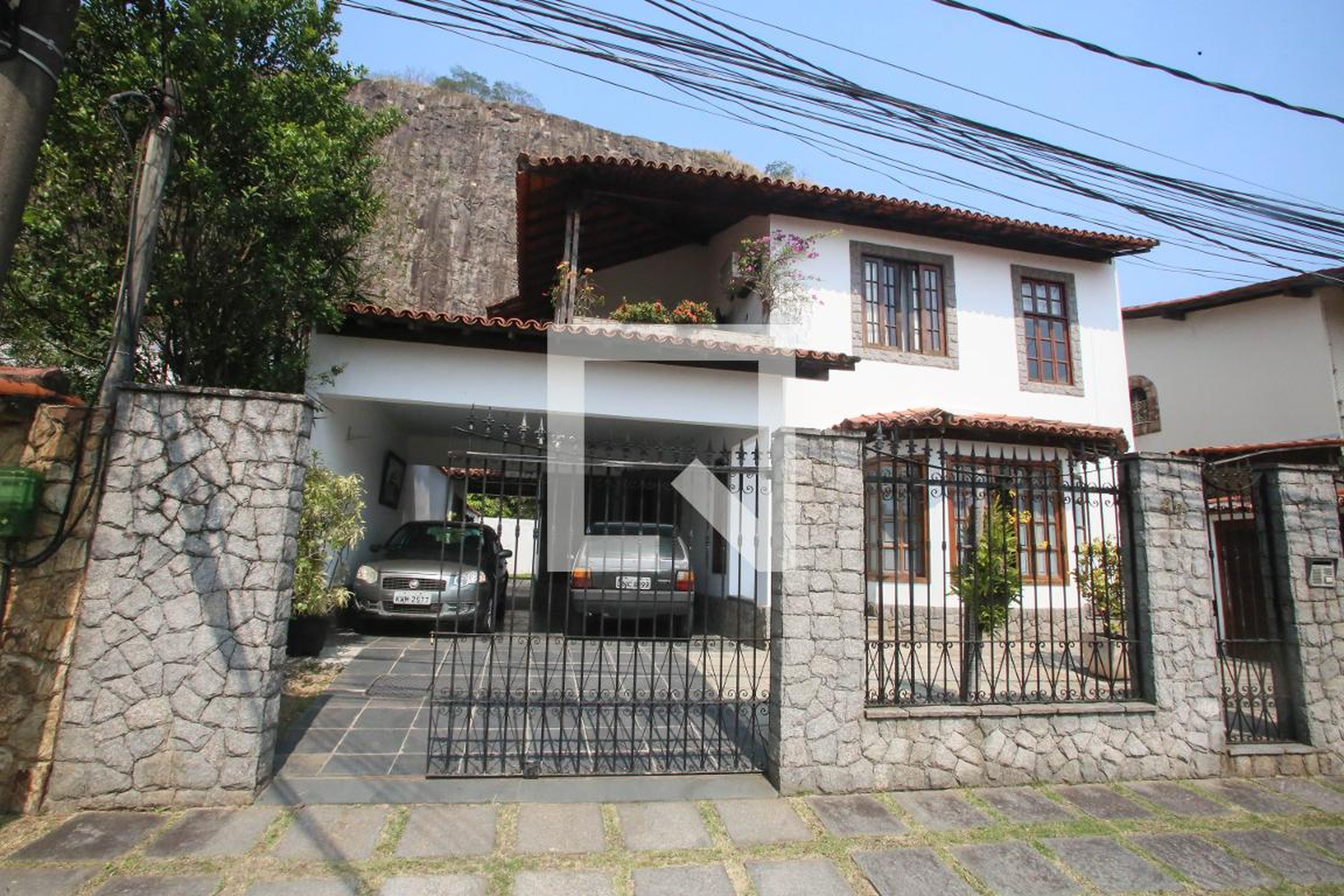 Fachada Condomínio em Rua Afrânio Rodrigues, 47