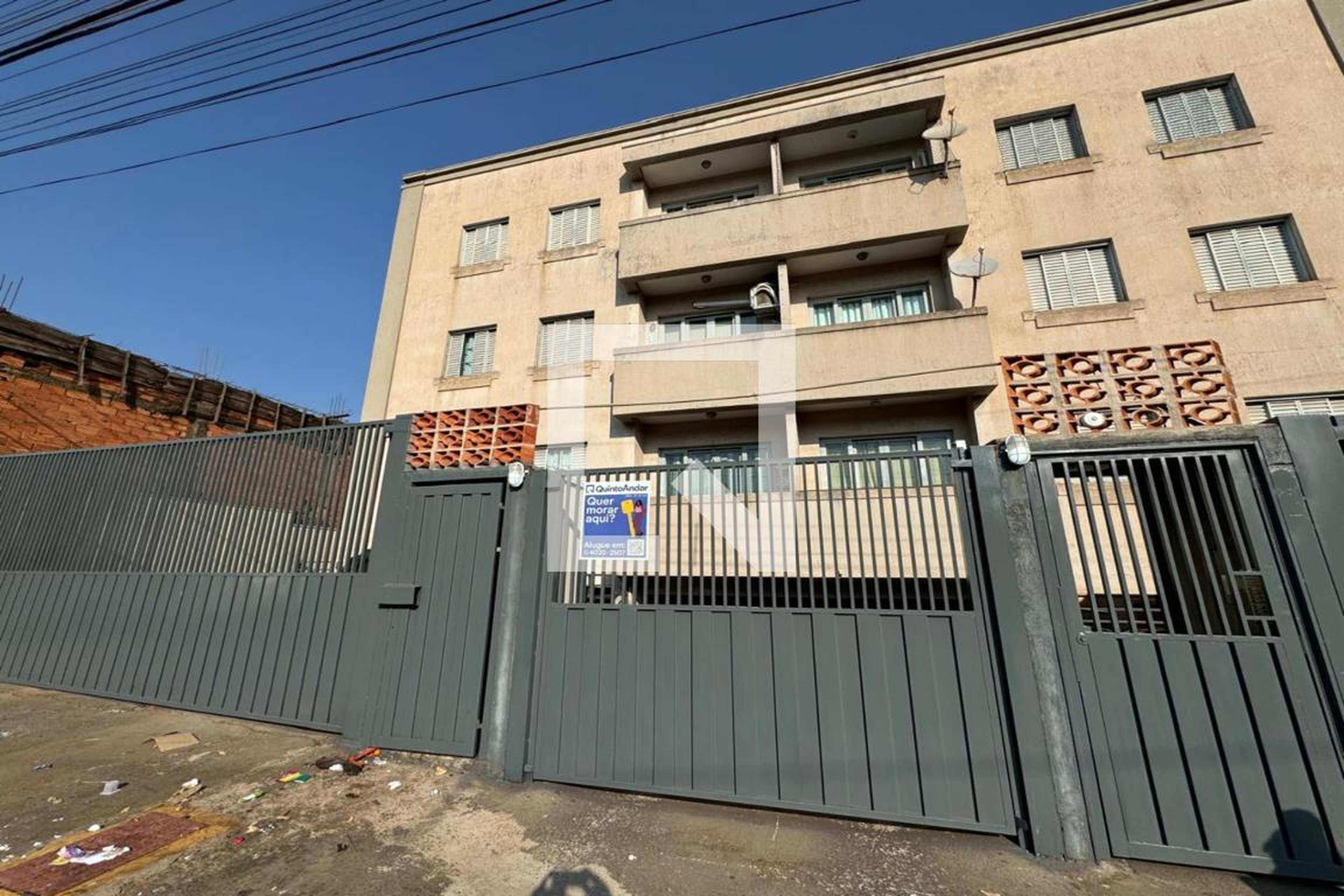 Fachada Condomínio em Rua Edvirges de Carvalho Chaim, 55