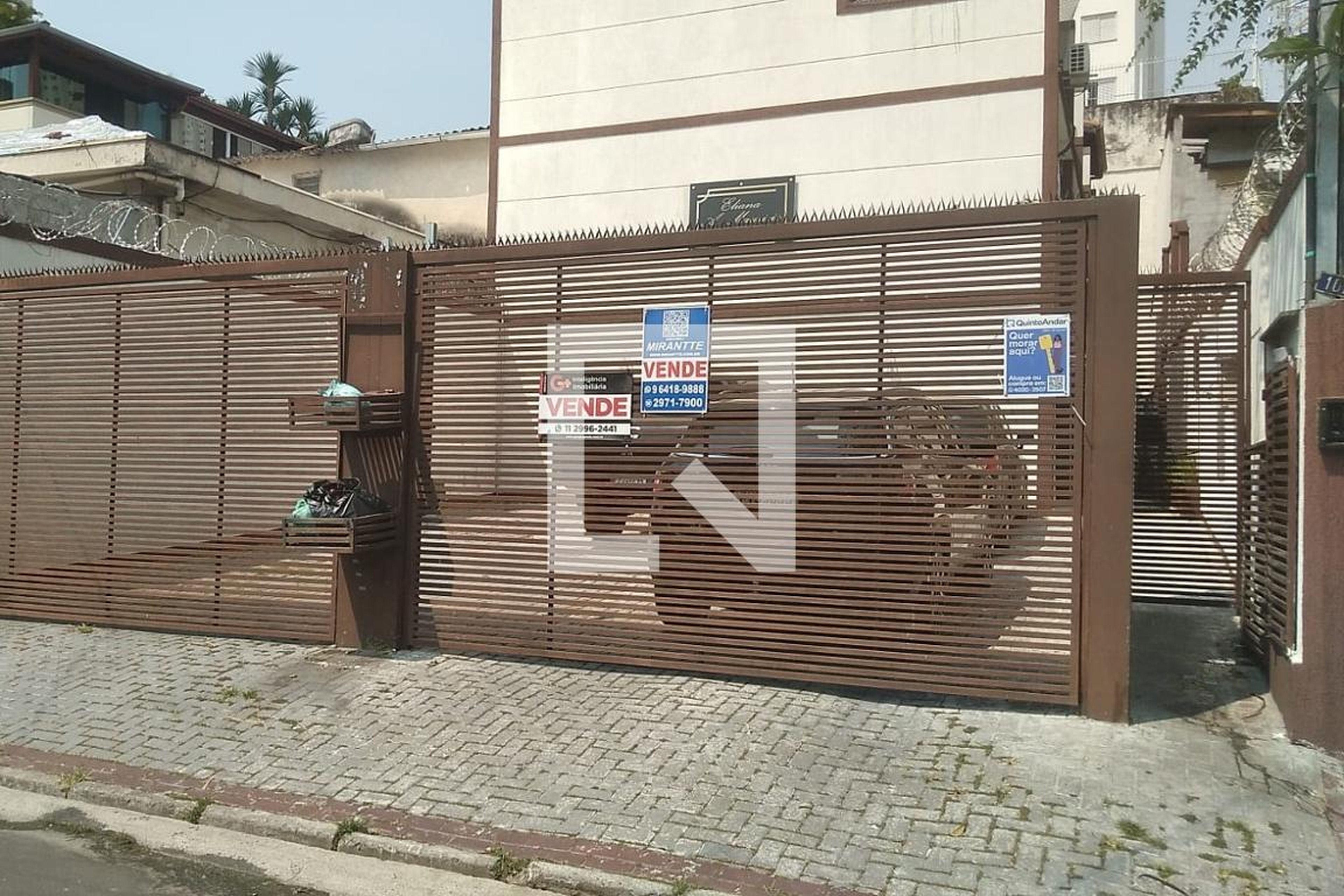 Fachada Condomínio em Rua Luciano Freire, 107