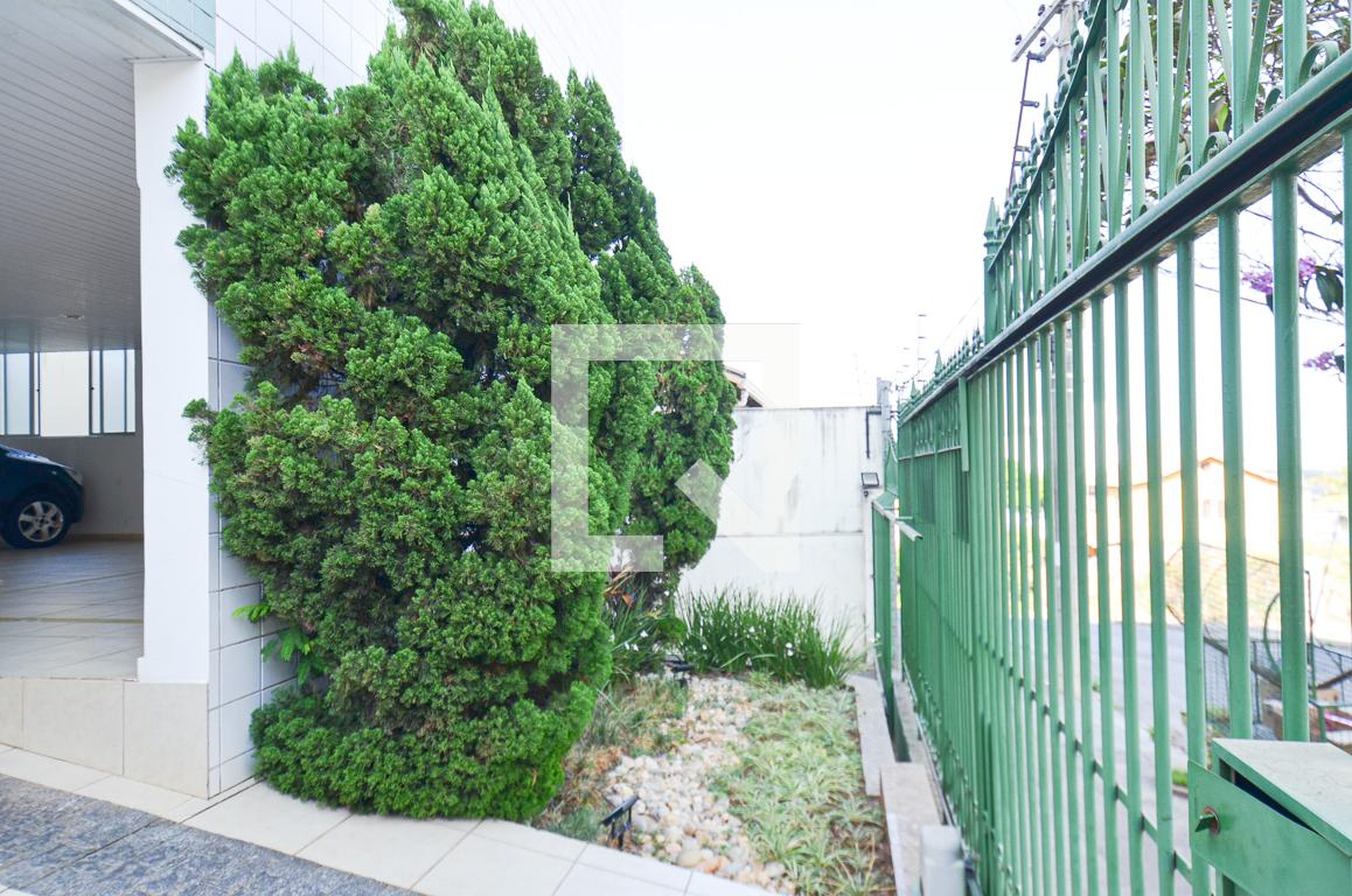 Entrada Condomínio em Rua Professor Nardelli Benfica, 190