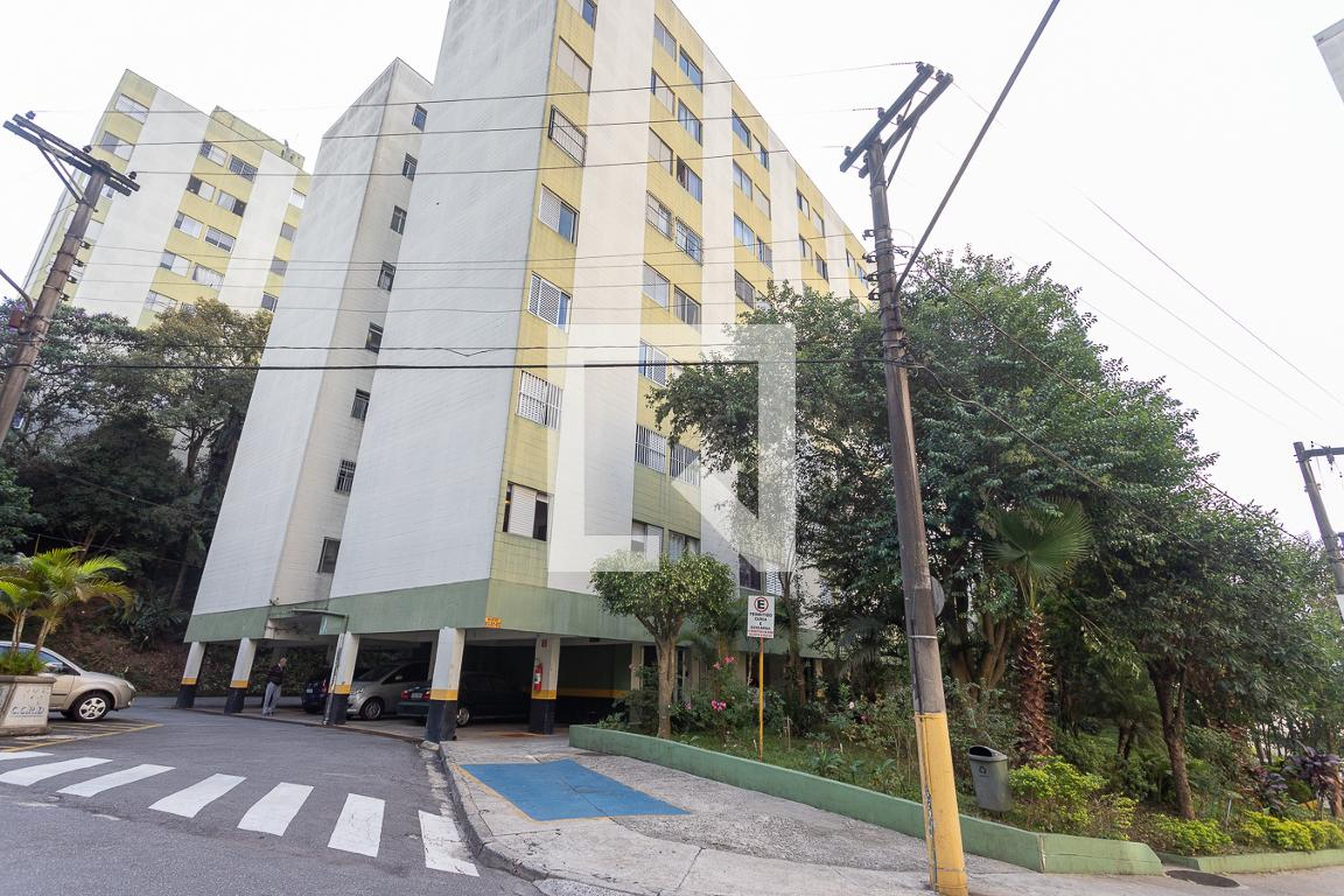 Fachada Condomínio em Rua Tiradentes, 100