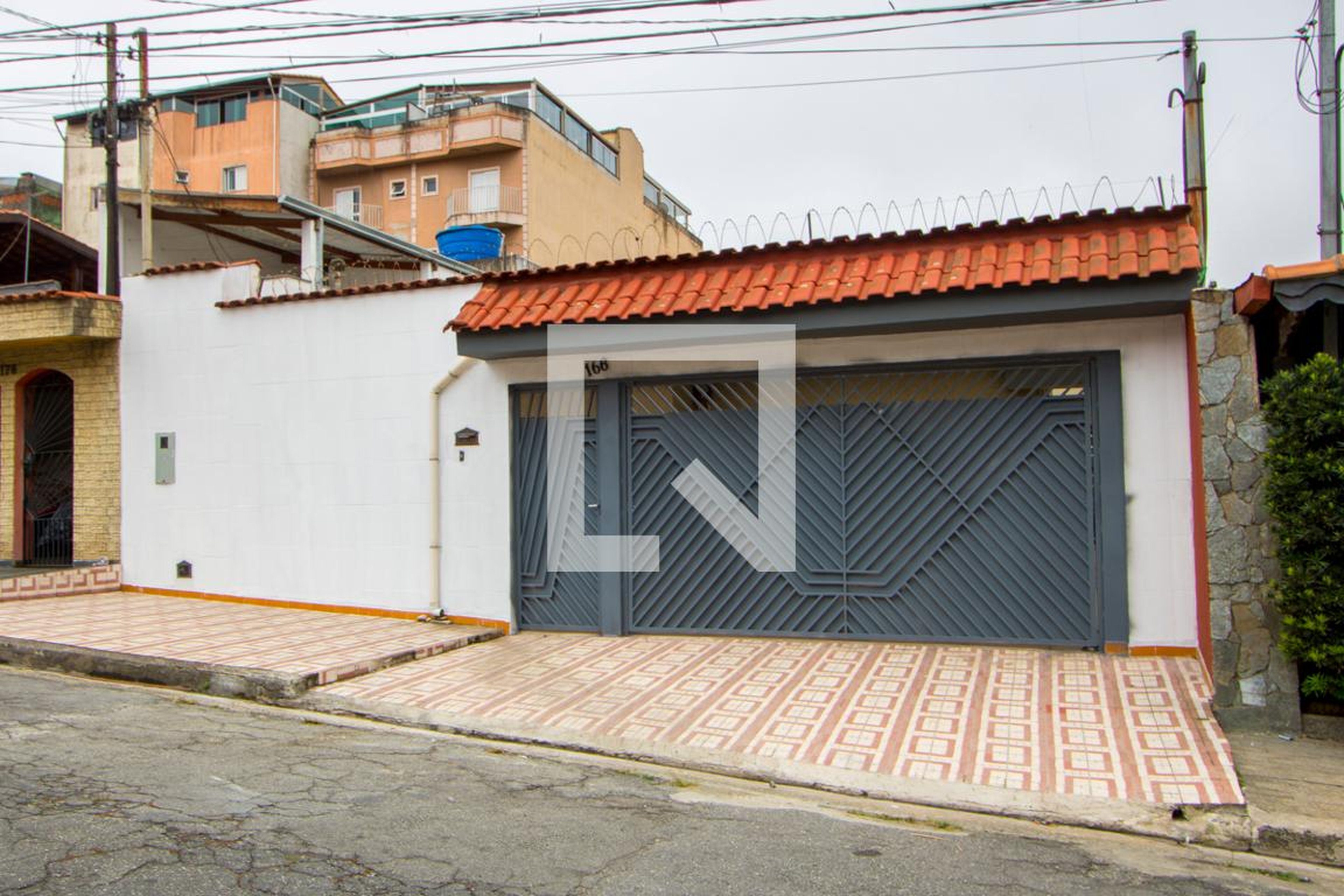 Fachada Condomínio em Rua Clementino Fraga, 166