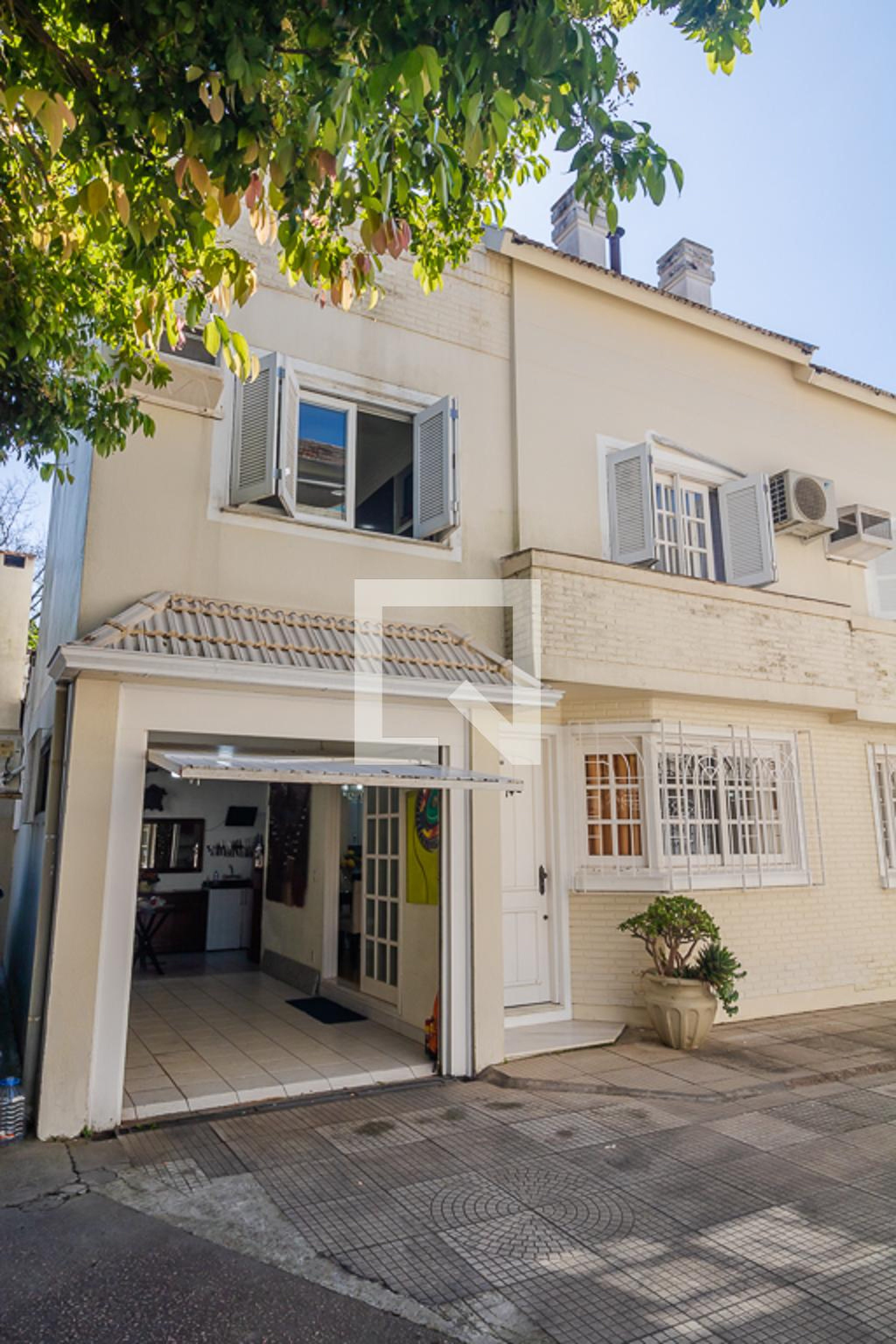 Fachada Condomínio em Travessa Alfredo Magalhães, 51