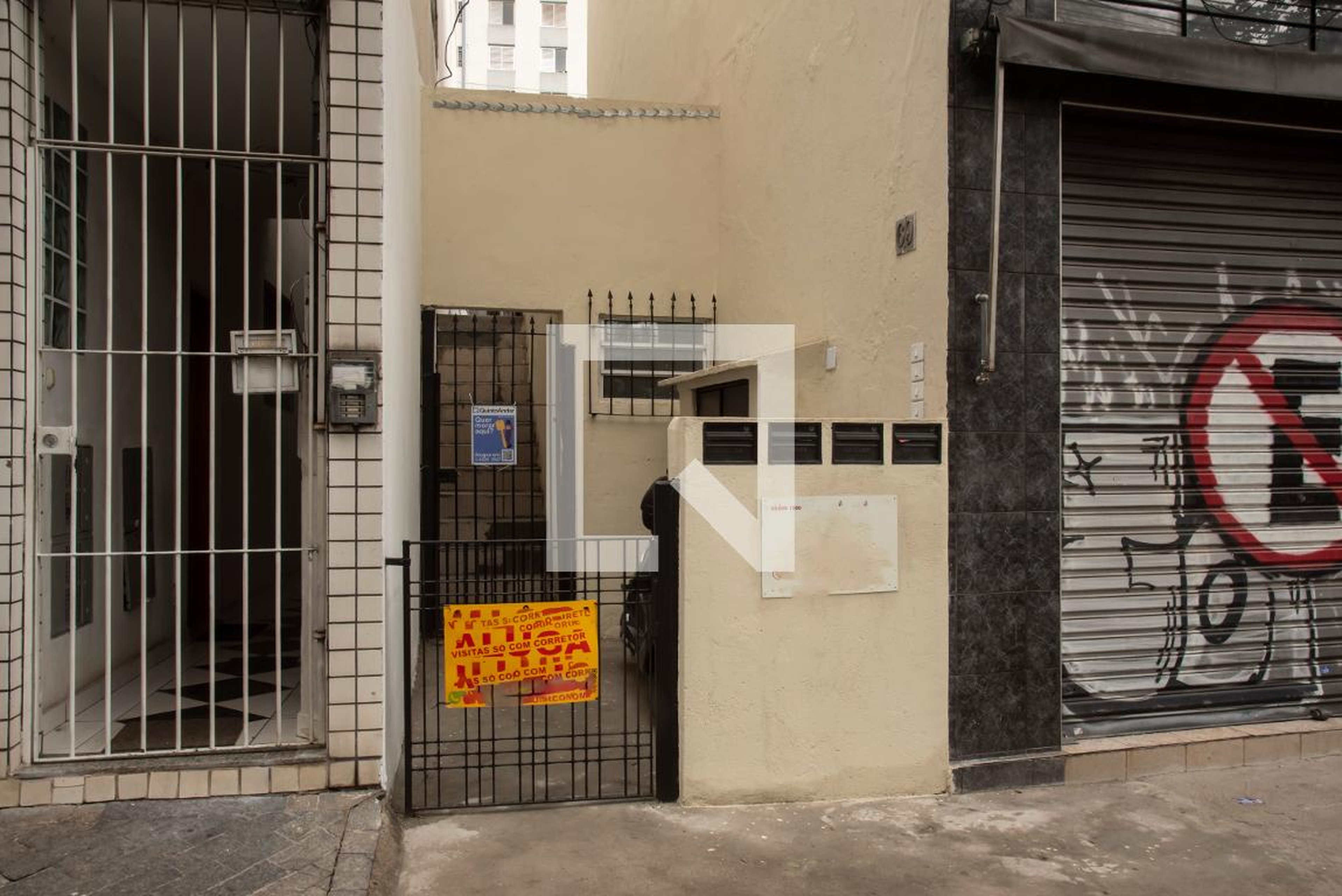 Fachada Condomínio em Avenida Botuquara, 69