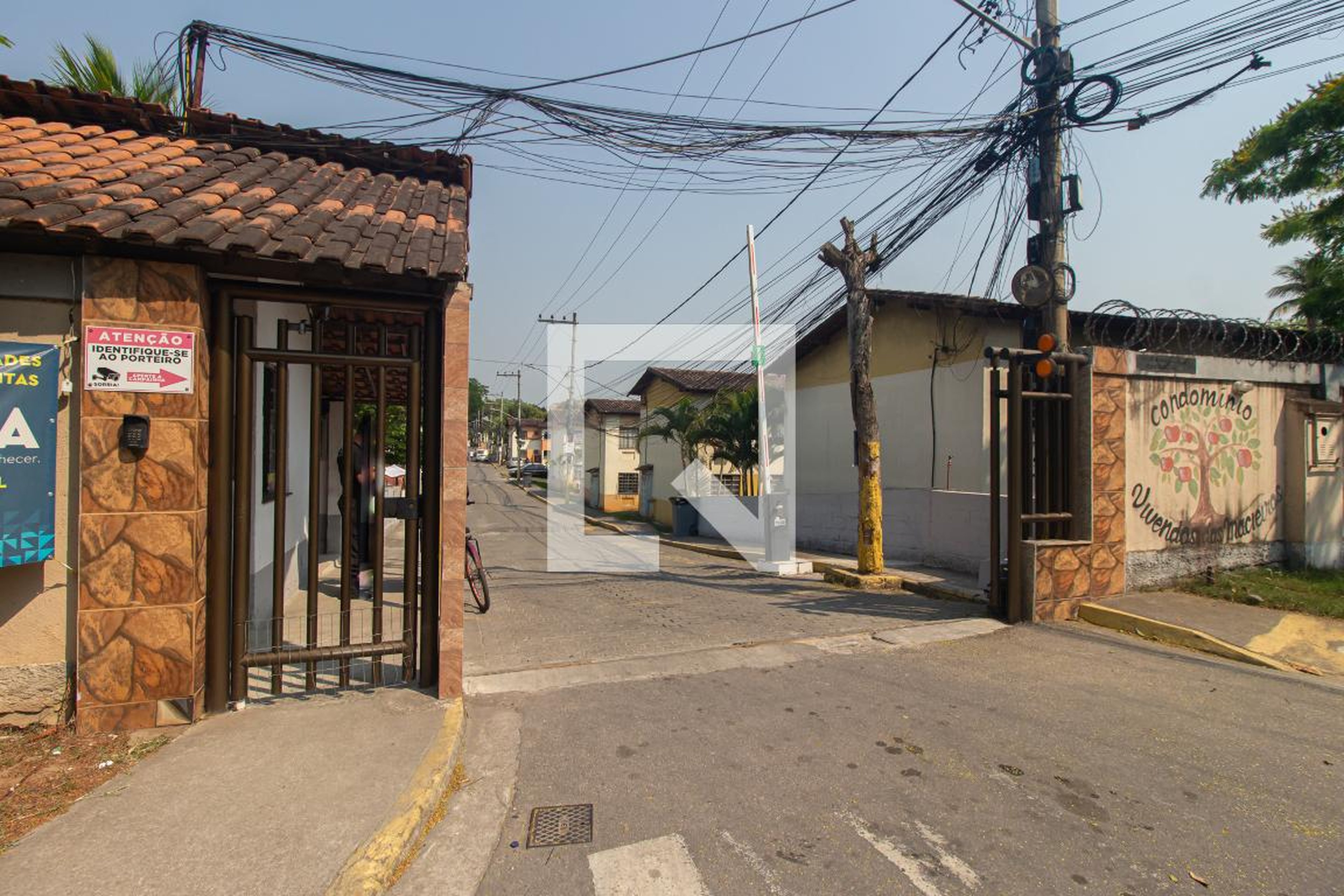 Fachada do condomínio Condomínio em Rua das Amoreiras, 300