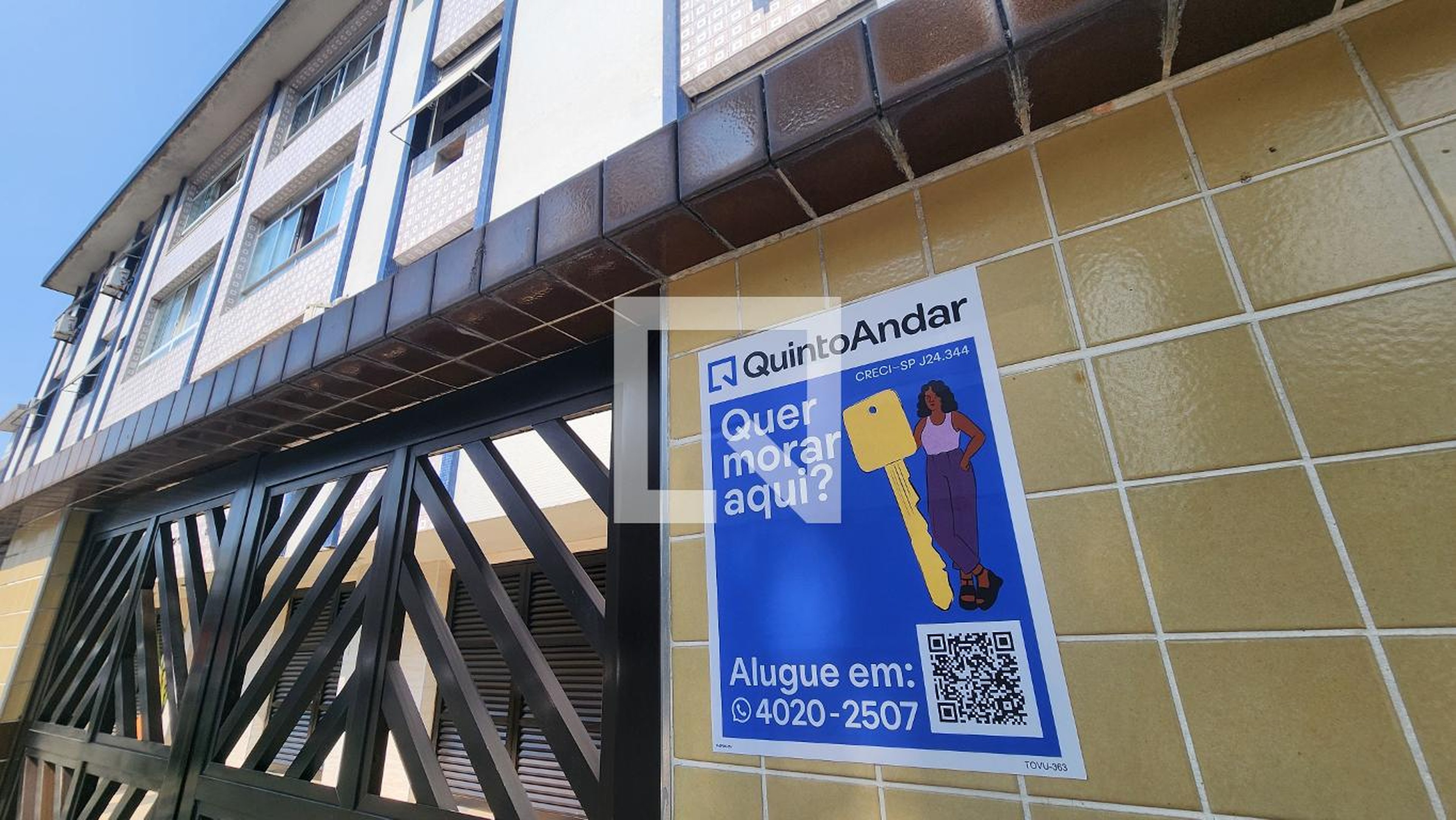 Fachada Condomínio em Rua Delphim Moreira, 142