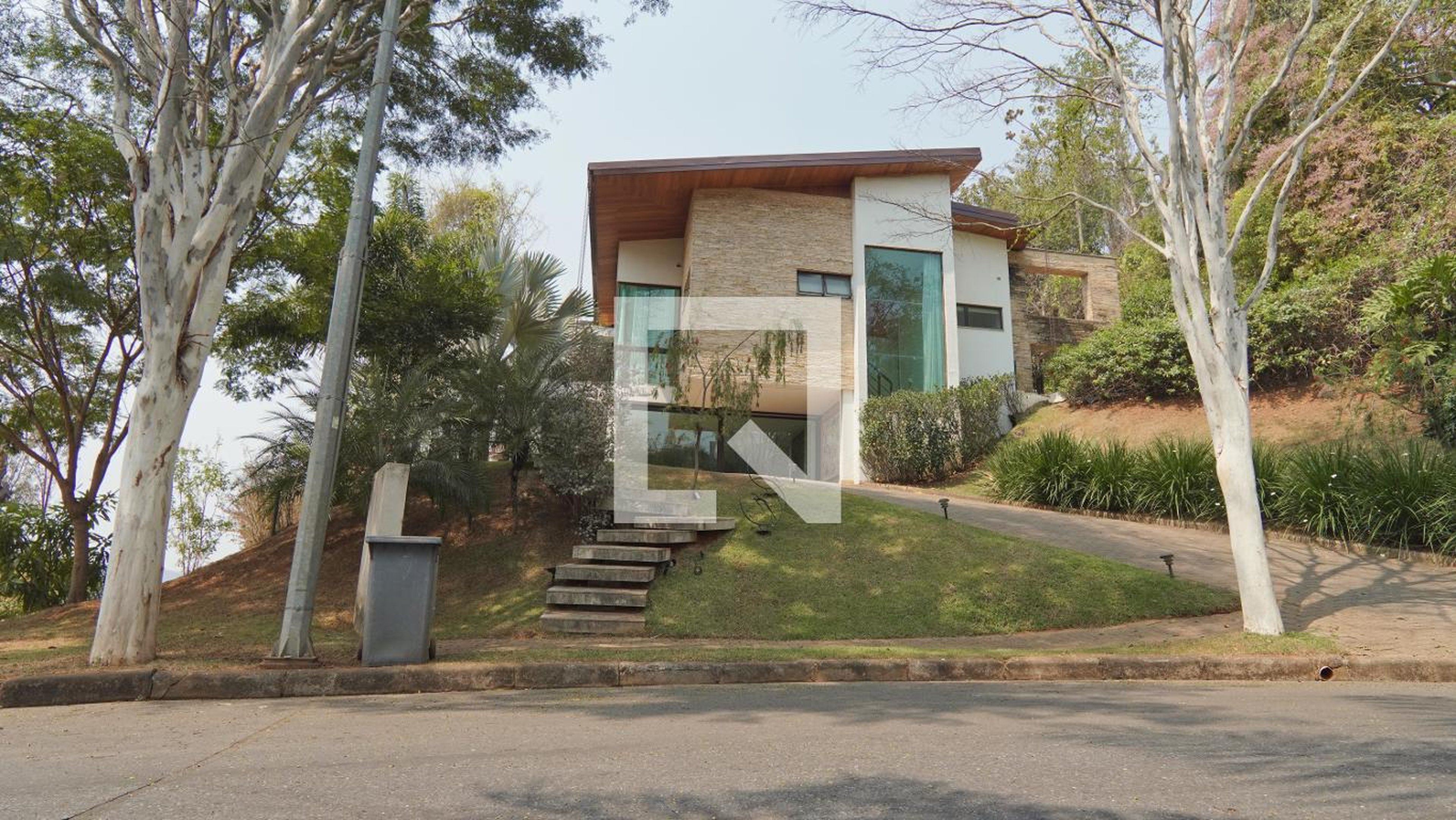 fachada Condomínio em Rua Alfa, 11