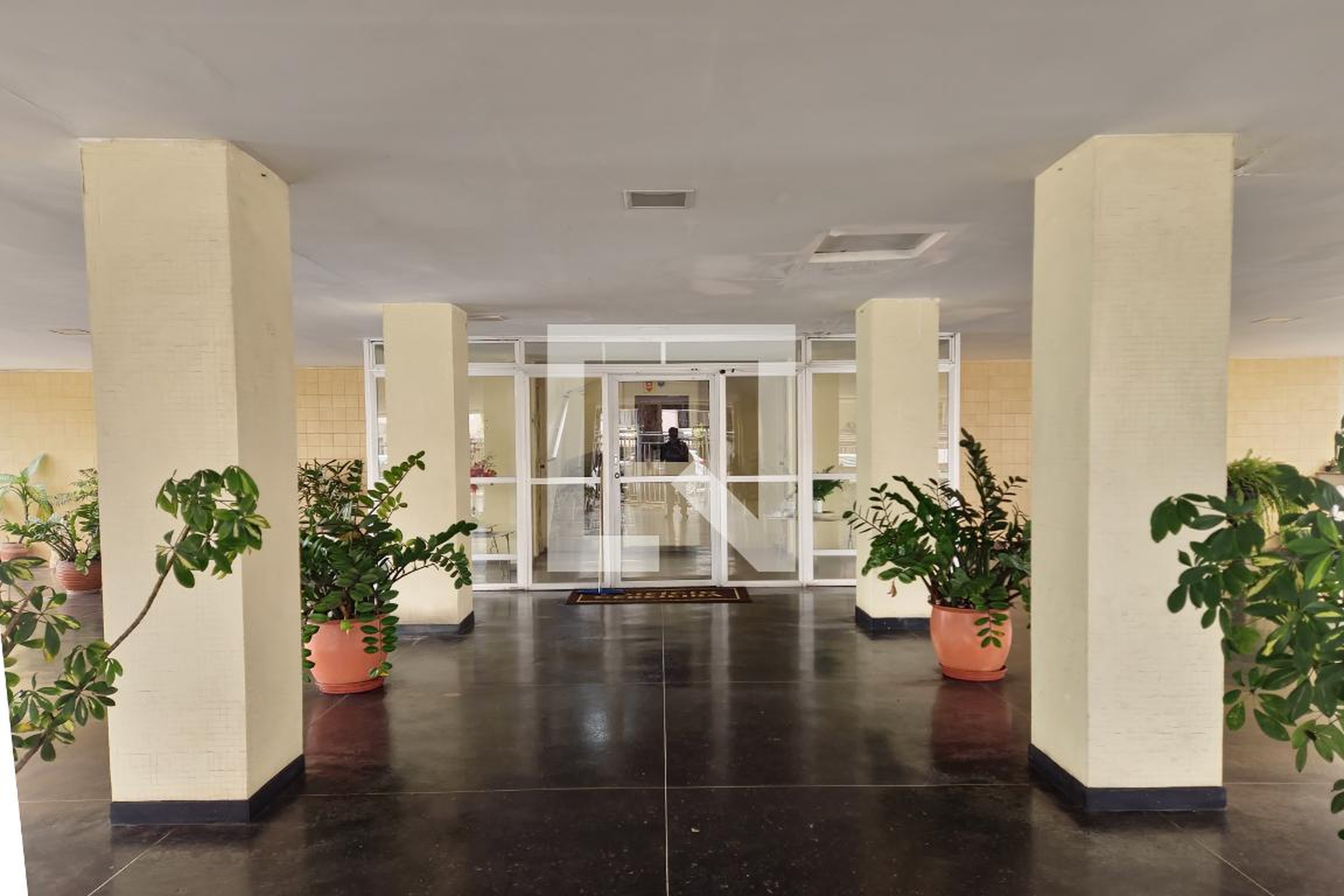 Hall de entrada Condomínio em Rua das Margaridas, 269