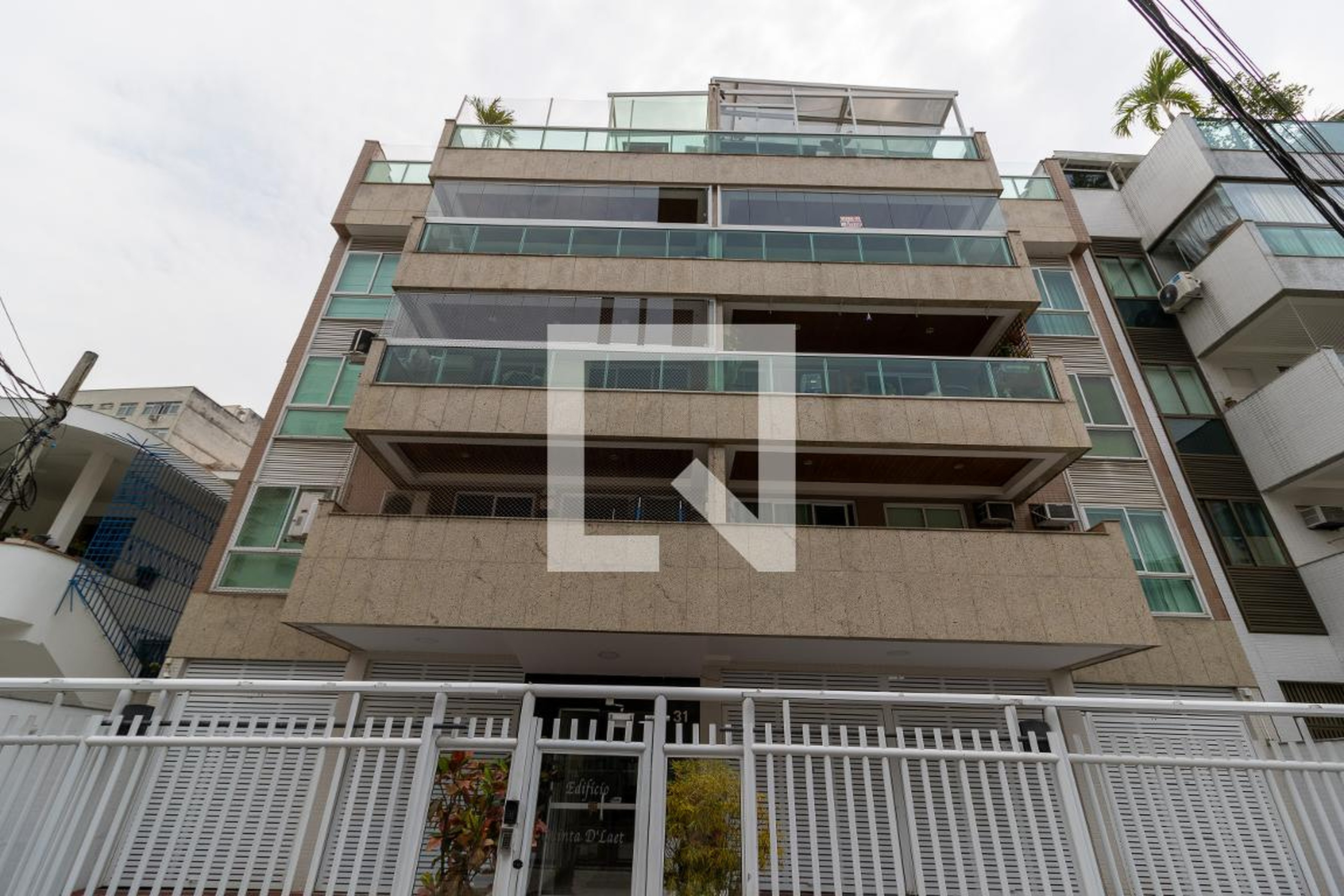 Fachada Condomínio em Rua Carlos de Laet, 31