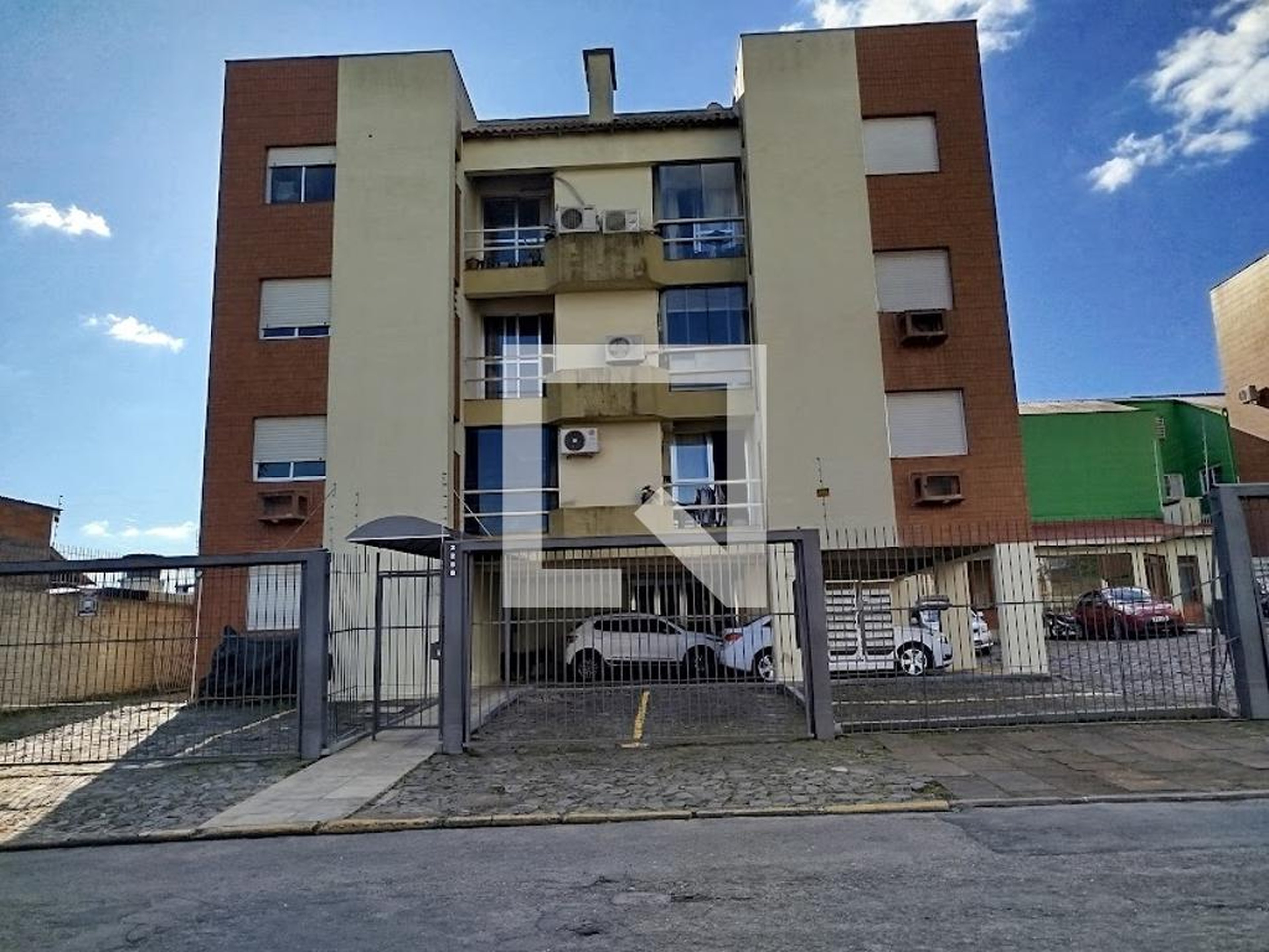 Fachada Condomínio em Rua Carlos Dienstbach, 225