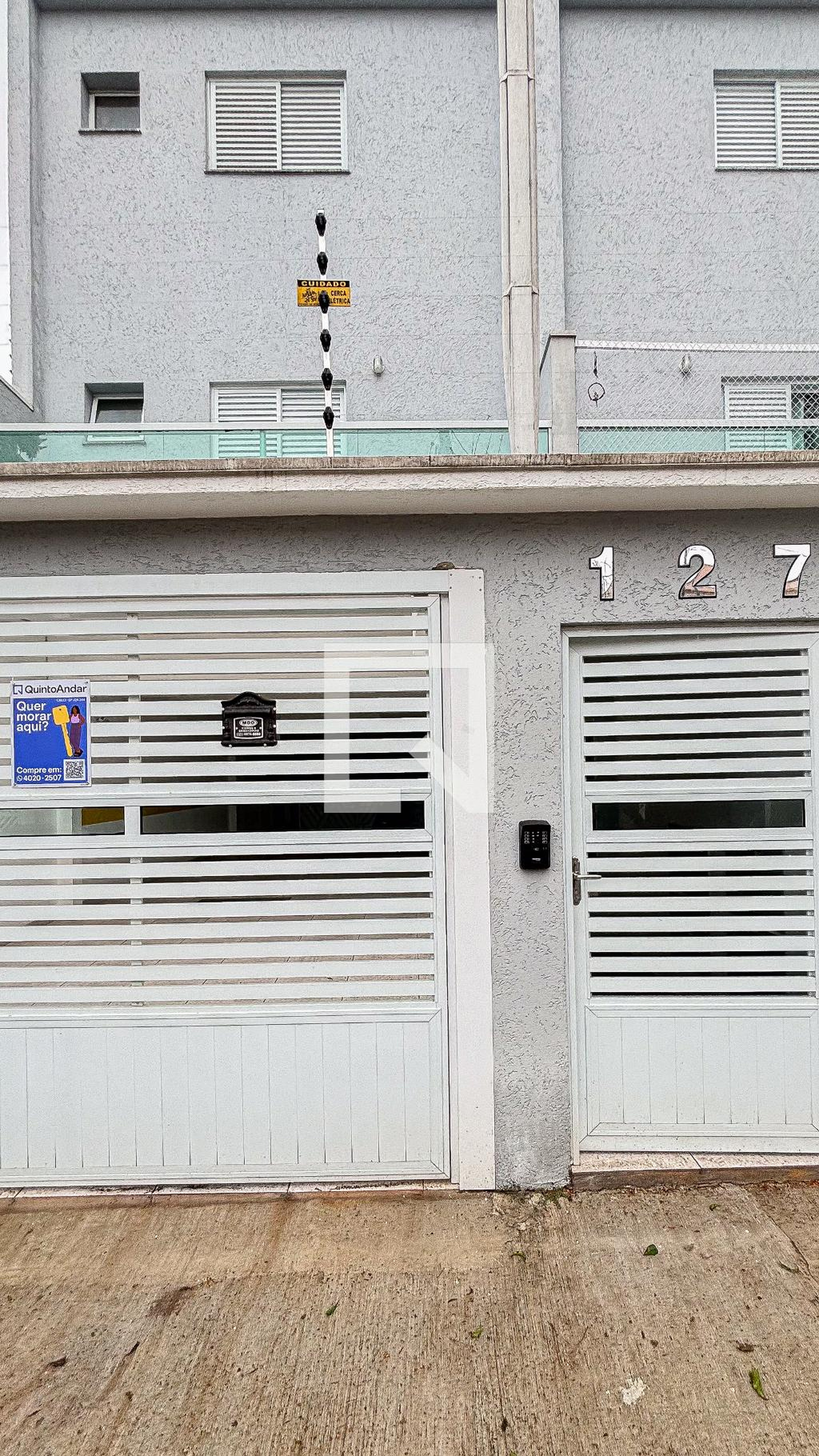 Fachada Condomínio em Rua das Camélias, 127