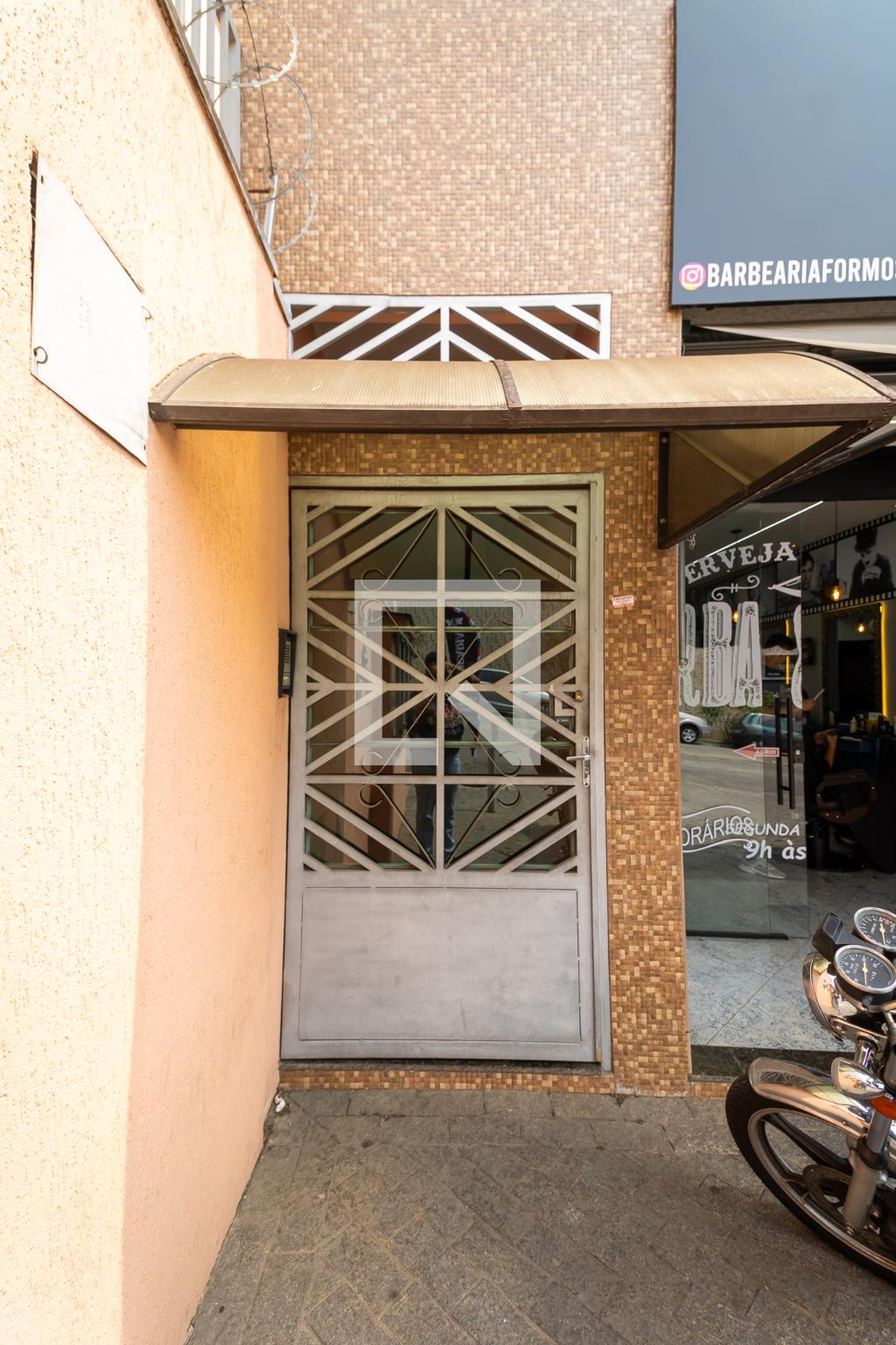 Fachada Condomínio em Avenida Escragnolle Dória, 446