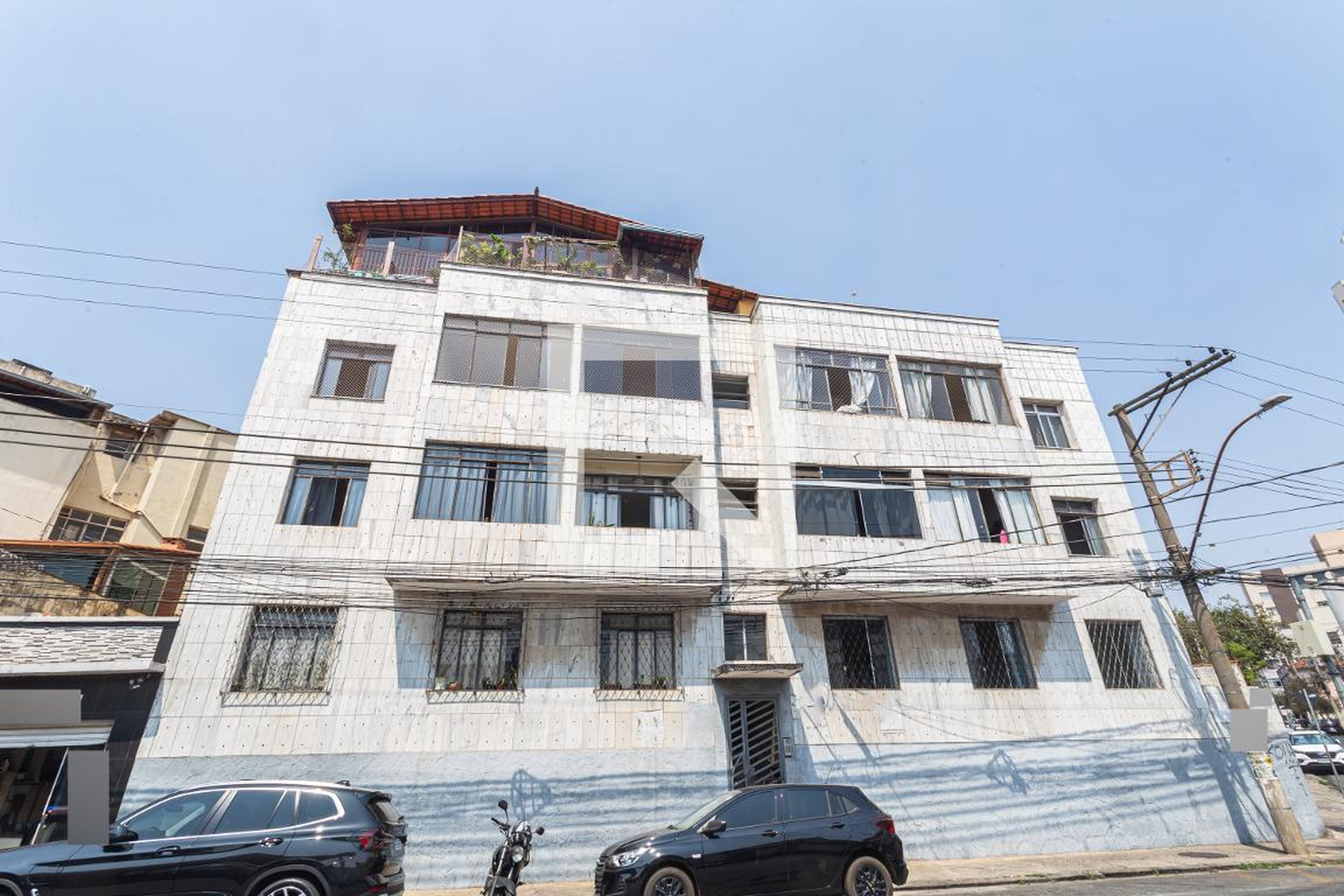 Fachada Condomínio em Rua Mármore, 18