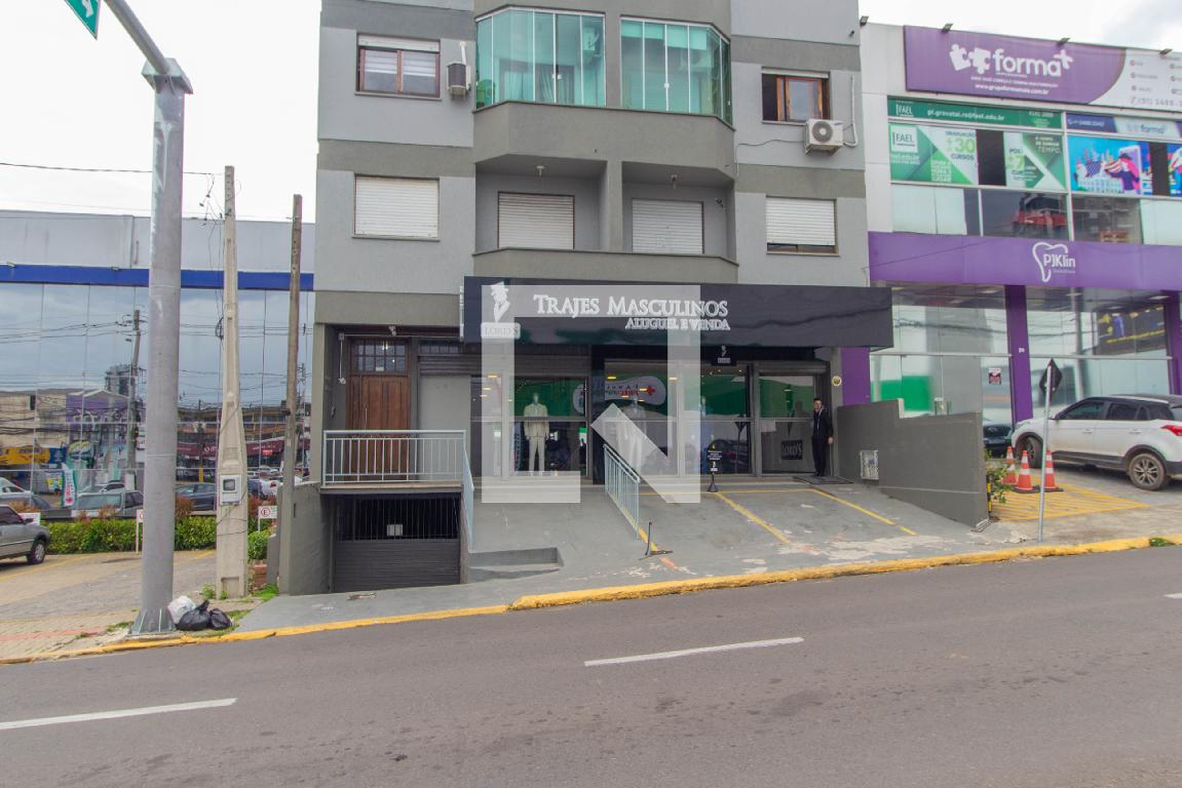 Fachada Condomínio em Rua Paulino Coelho de Souza, 26